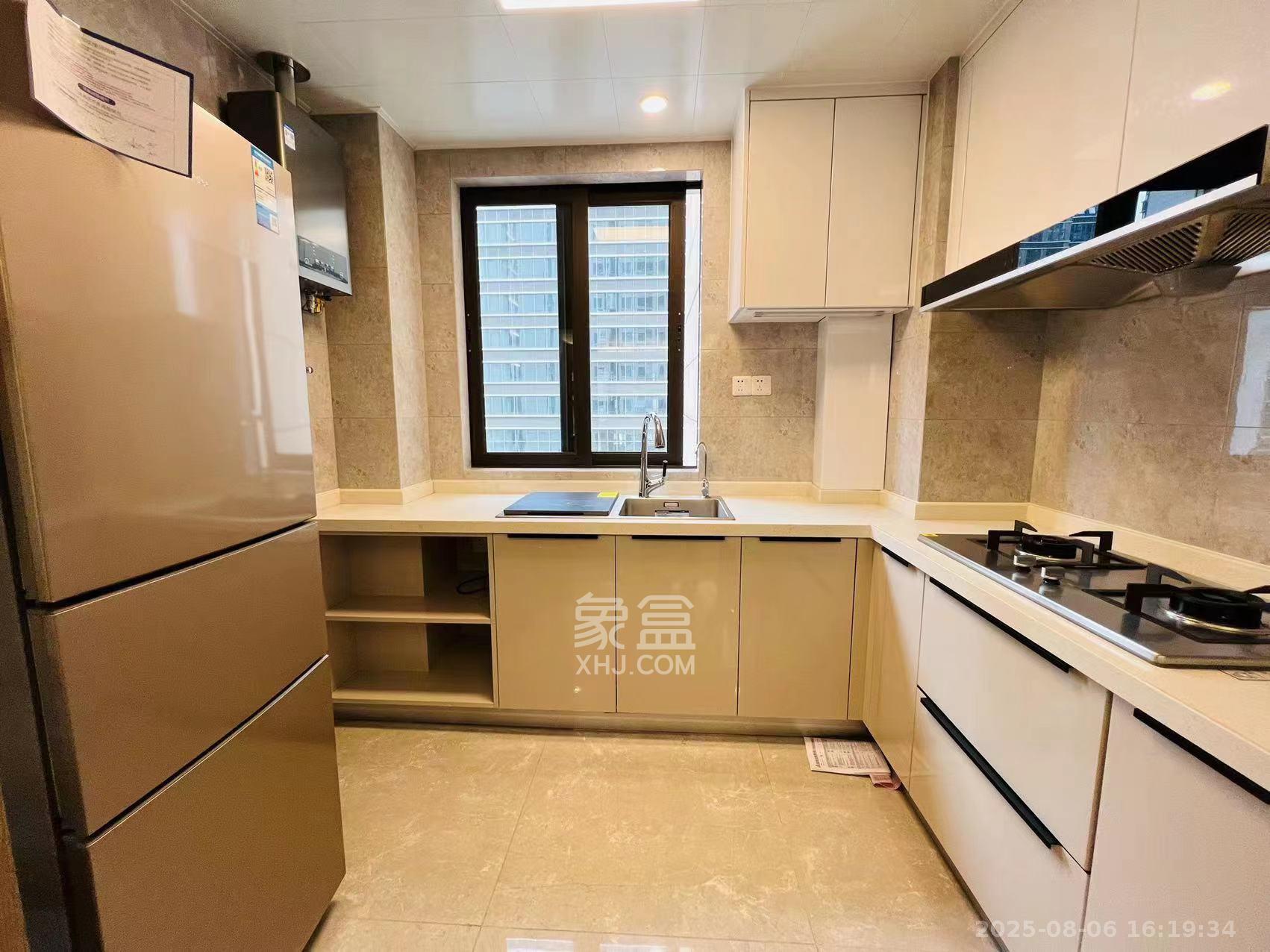 龙湖铂金中心(龙湖春江郦城) 3室2厅2卫 6500.00元/月 龙湖铂金中心(龙湖春江郦城) 3室2厅2卫 6500.00元/月室内图