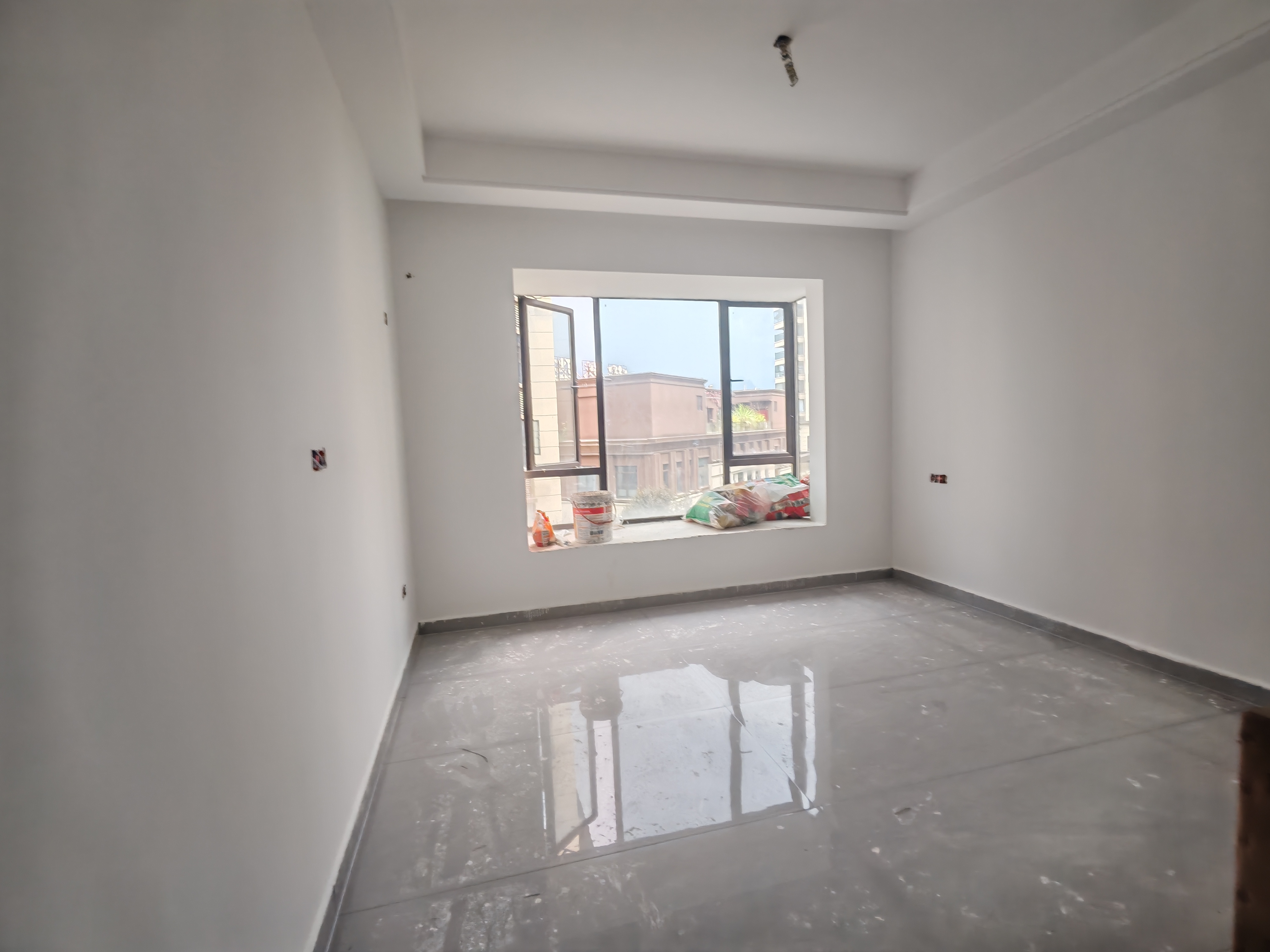 荣盛华府 4室2厅2卫 2800.0元/月 荣盛华府 4室2厅2卫 2800.0元/月室内图