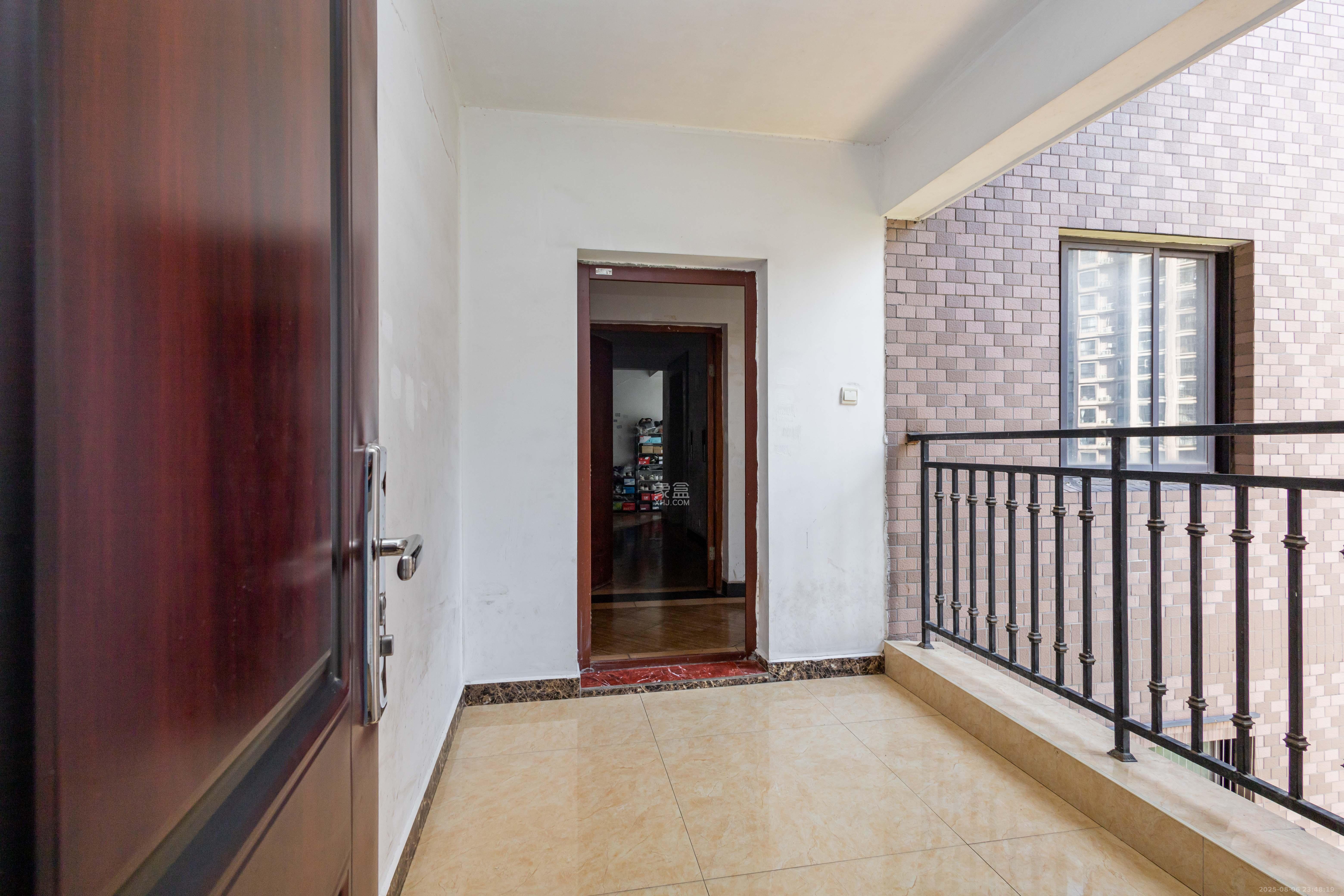 康桥长郡  4室2厅2卫    96.0万卧室