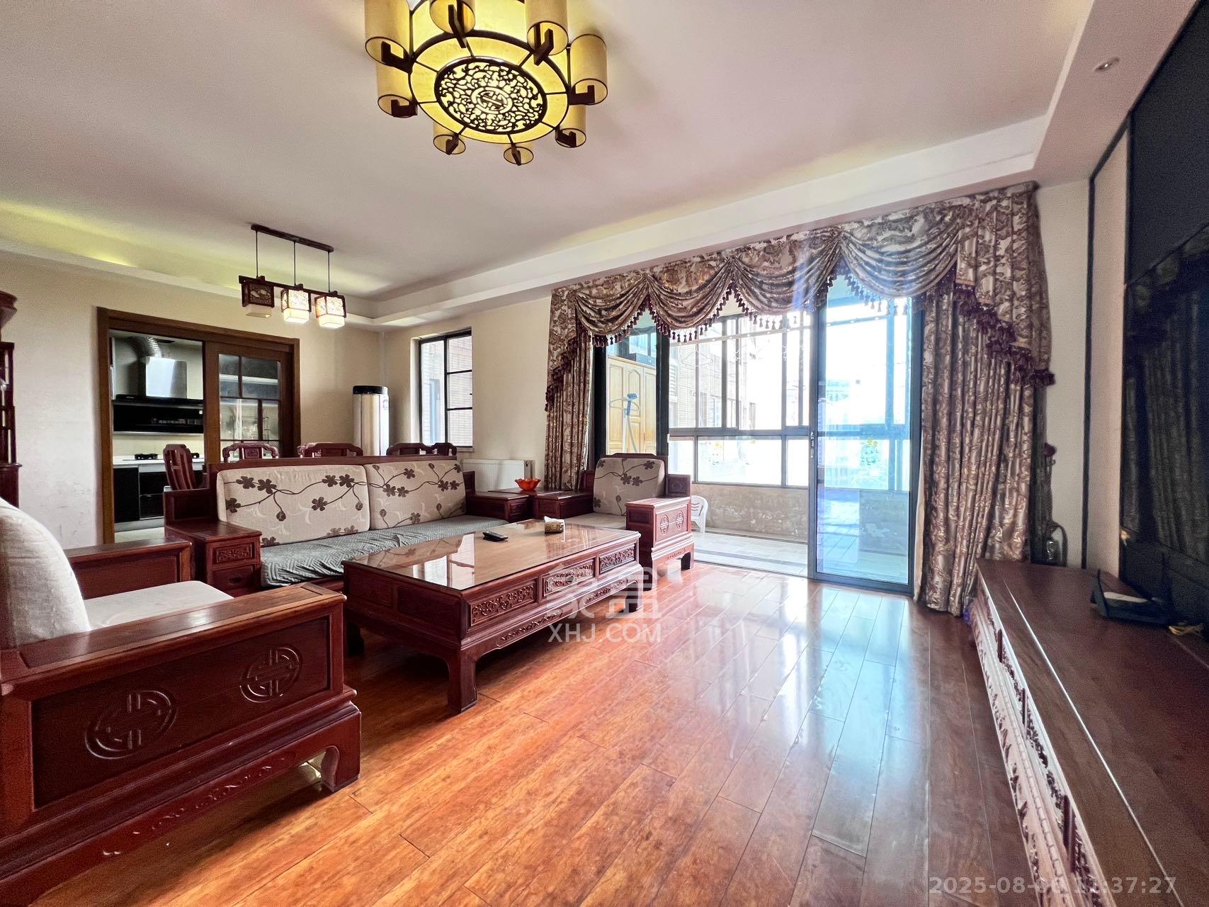 藏珑湖上国际花园  4室2厅2卫    4000.0元/月 藏珑湖上国际花园  4室2厅2卫    4000.0元/月