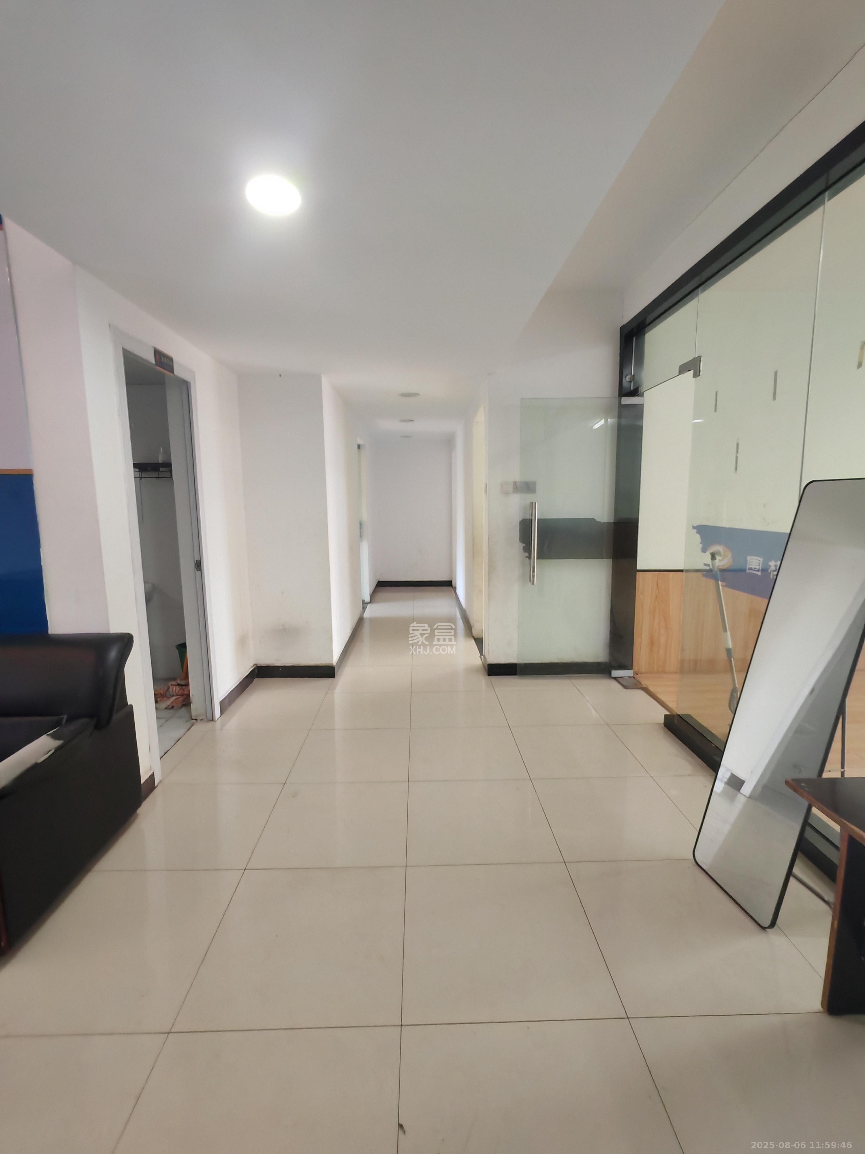 南枫时光 4室2厅2卫 3500.0元/月 南枫时光 4室2厅2卫 3500.0元/月室内图