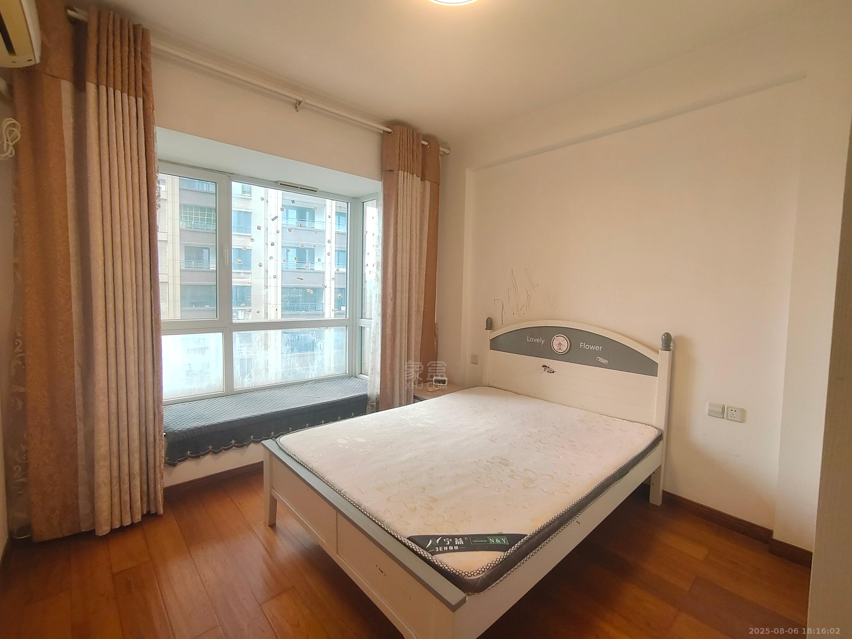 海创明珠花园 4室2厅2卫 3200.0元/月 海创明珠花园 4室2厅2卫 3200.0元/月室内图