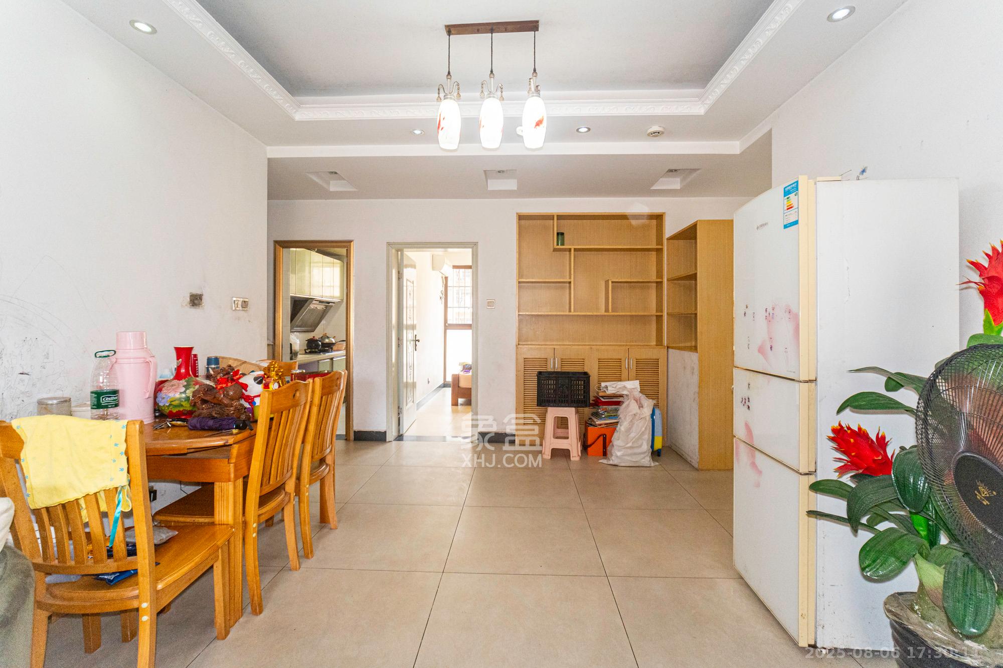 四季星城  3室2厅2卫    66.0万 四季星城  3室2厅2卫    66.0万客厅