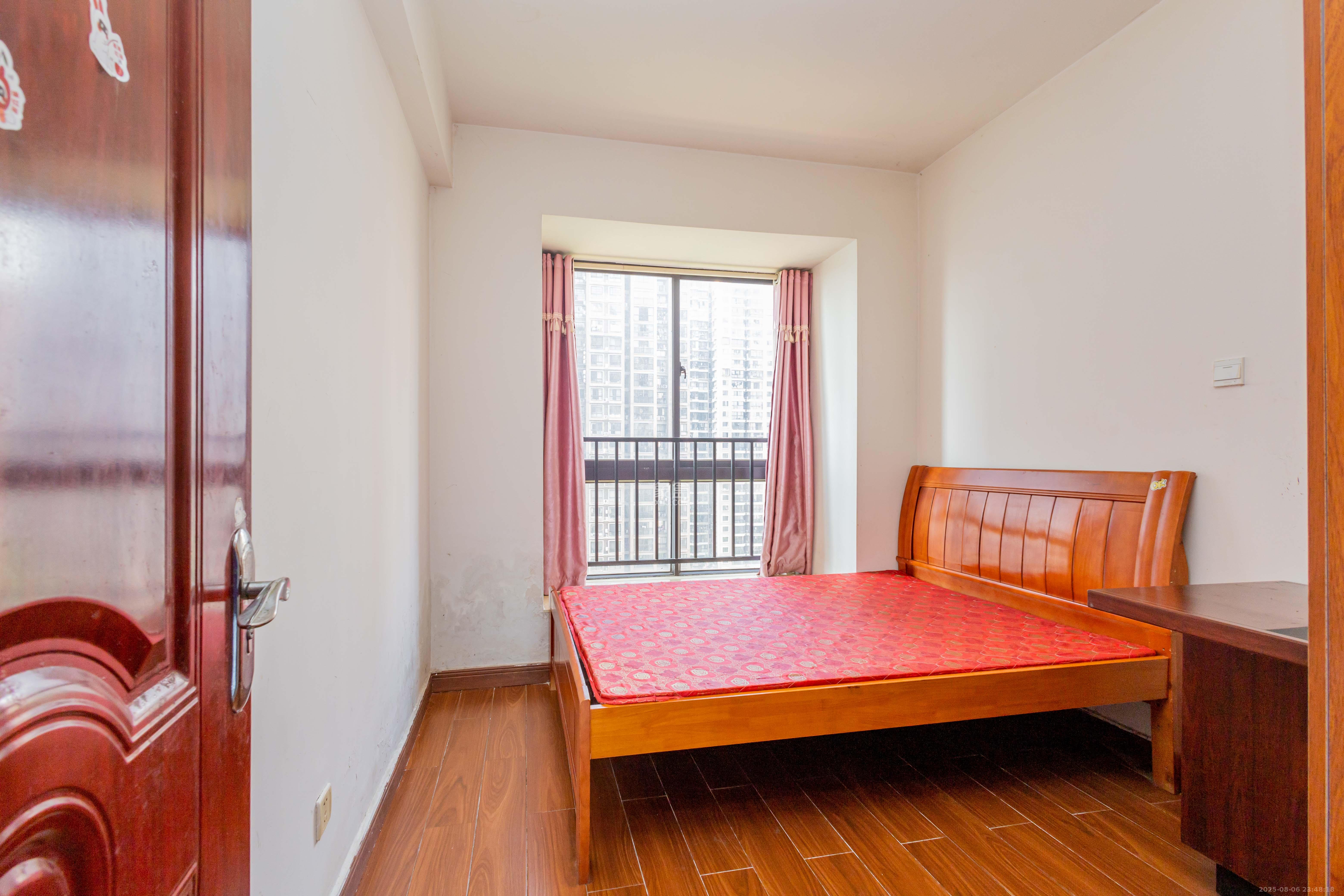 康桥长郡 4室2厅2卫 96.0万 康桥长郡 4室2厅2卫 96.0万卧室