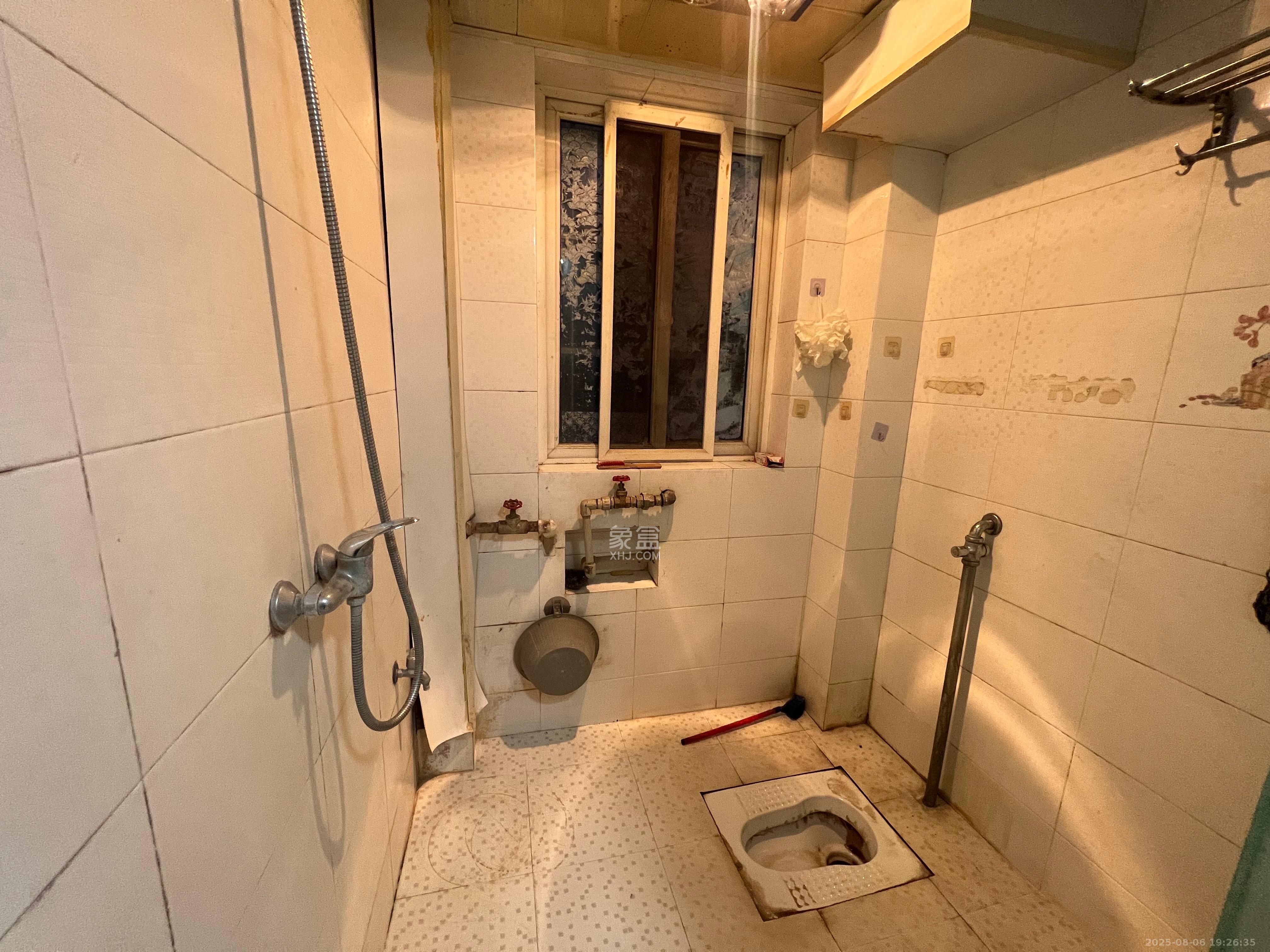 德润园 3室2厅1卫 2200.0元/月 德润园 3室2厅1卫 2200.0元/月室内图