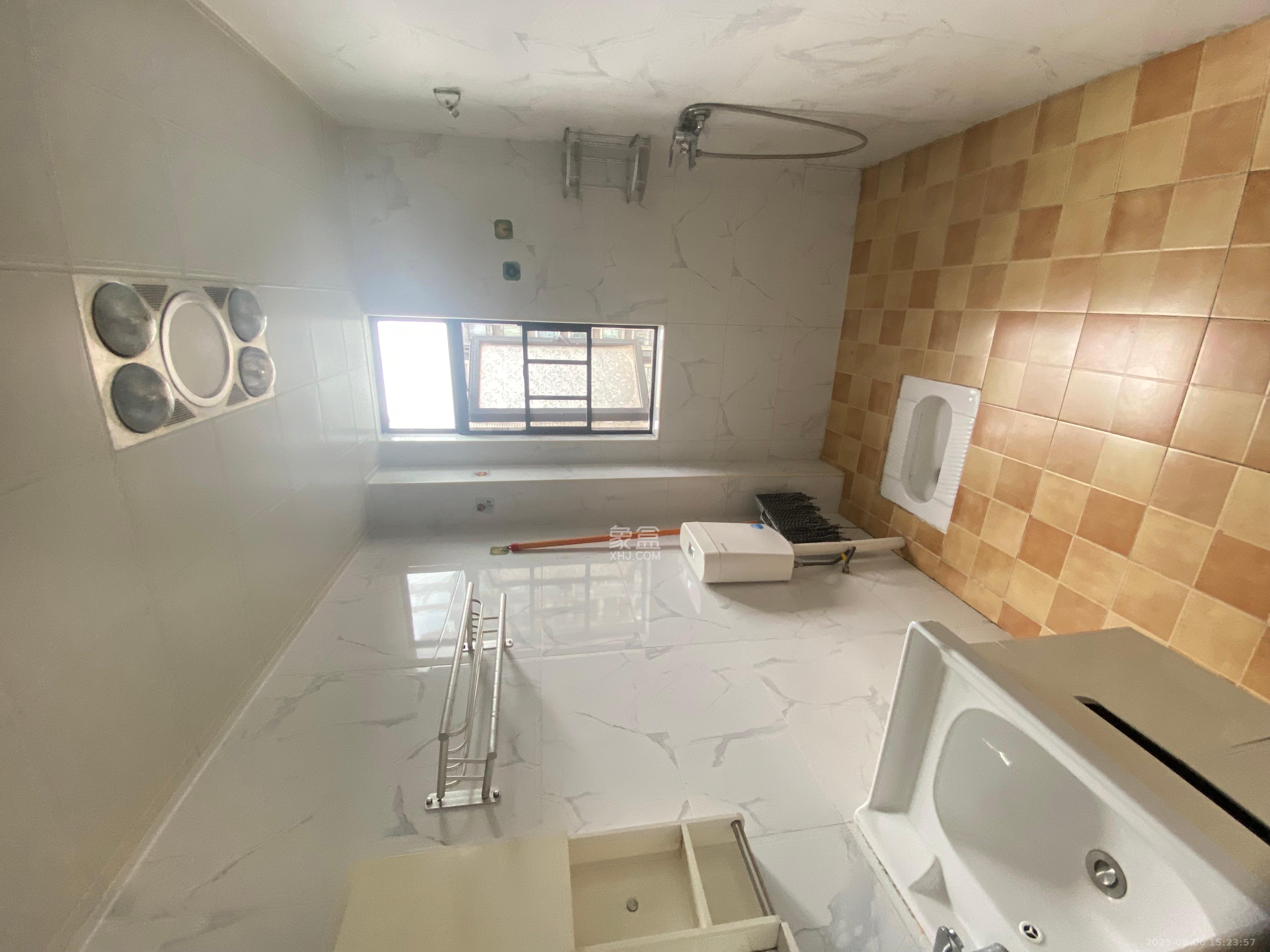 极目楚天 5室2厅2卫 2800.0元/月 极目楚天 5室2厅2卫 2800.0元/月室内图