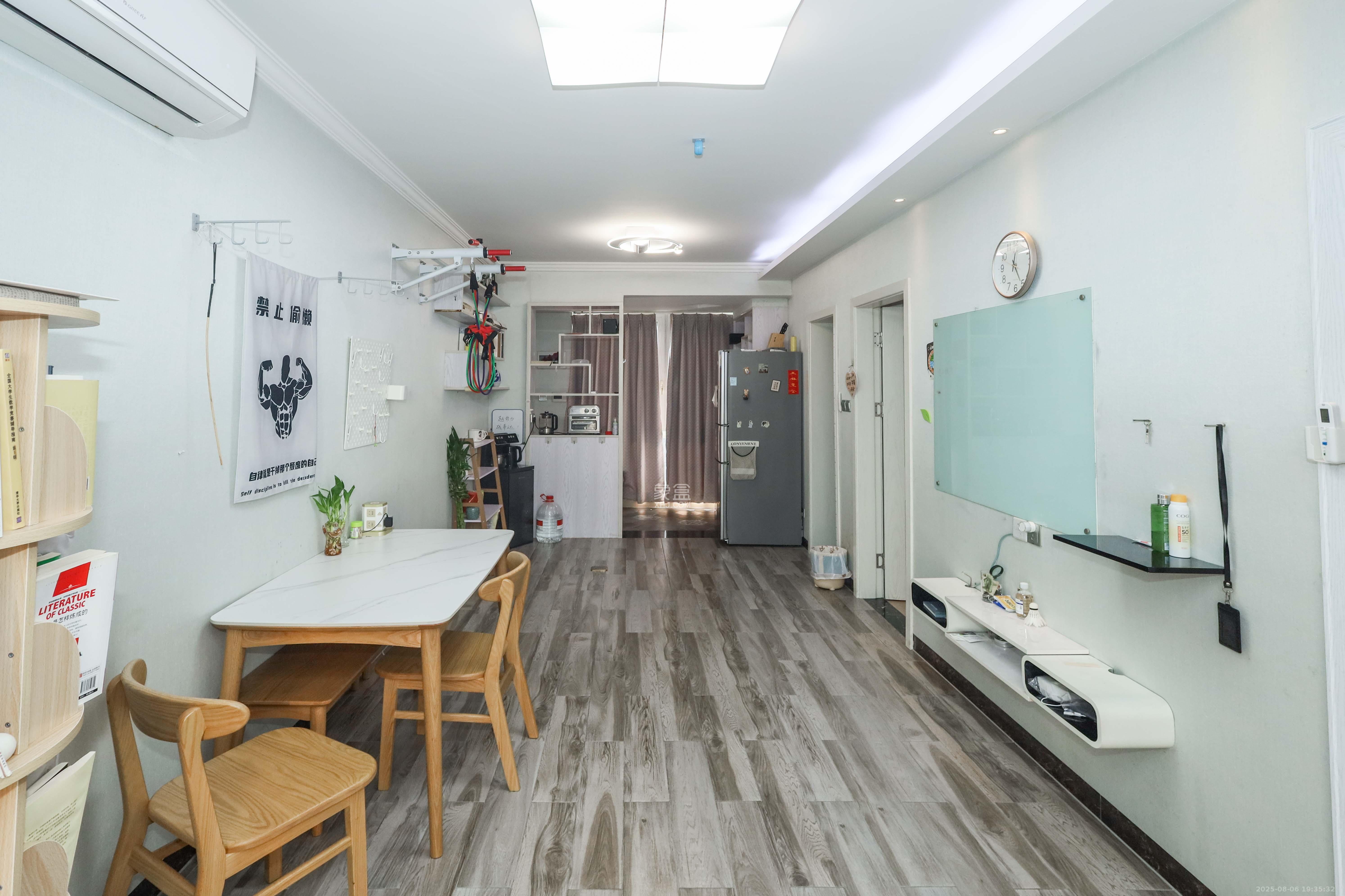 梅溪湖合能璞丽  2室2厅1卫    80.0万 梅溪湖合能璞丽  2室2厅1卫    80.0万客厅