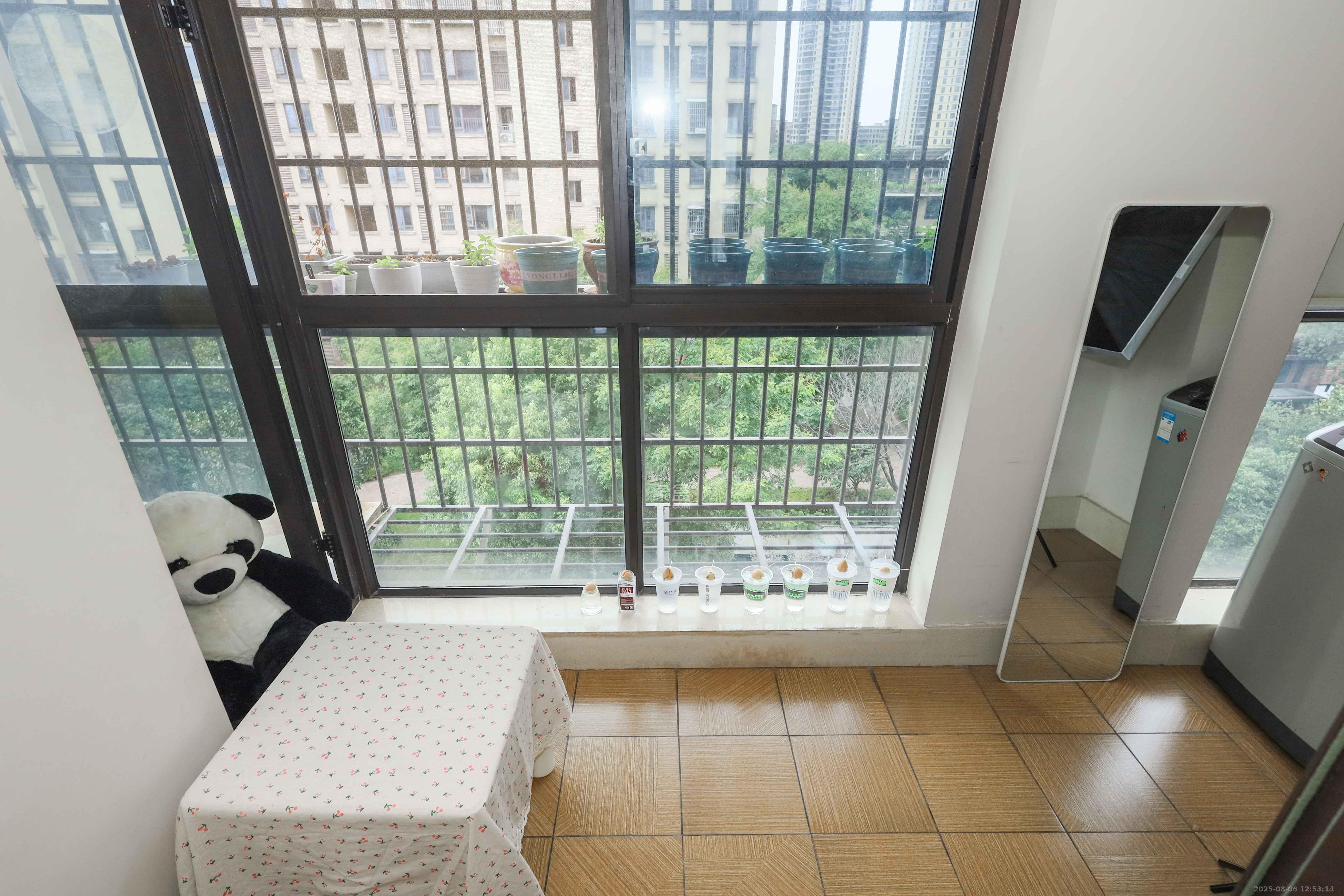 保利麓谷林语E区 3室2厅1卫 100.0万 保利麓谷林语E区 3室2厅1卫 100.0万阳台