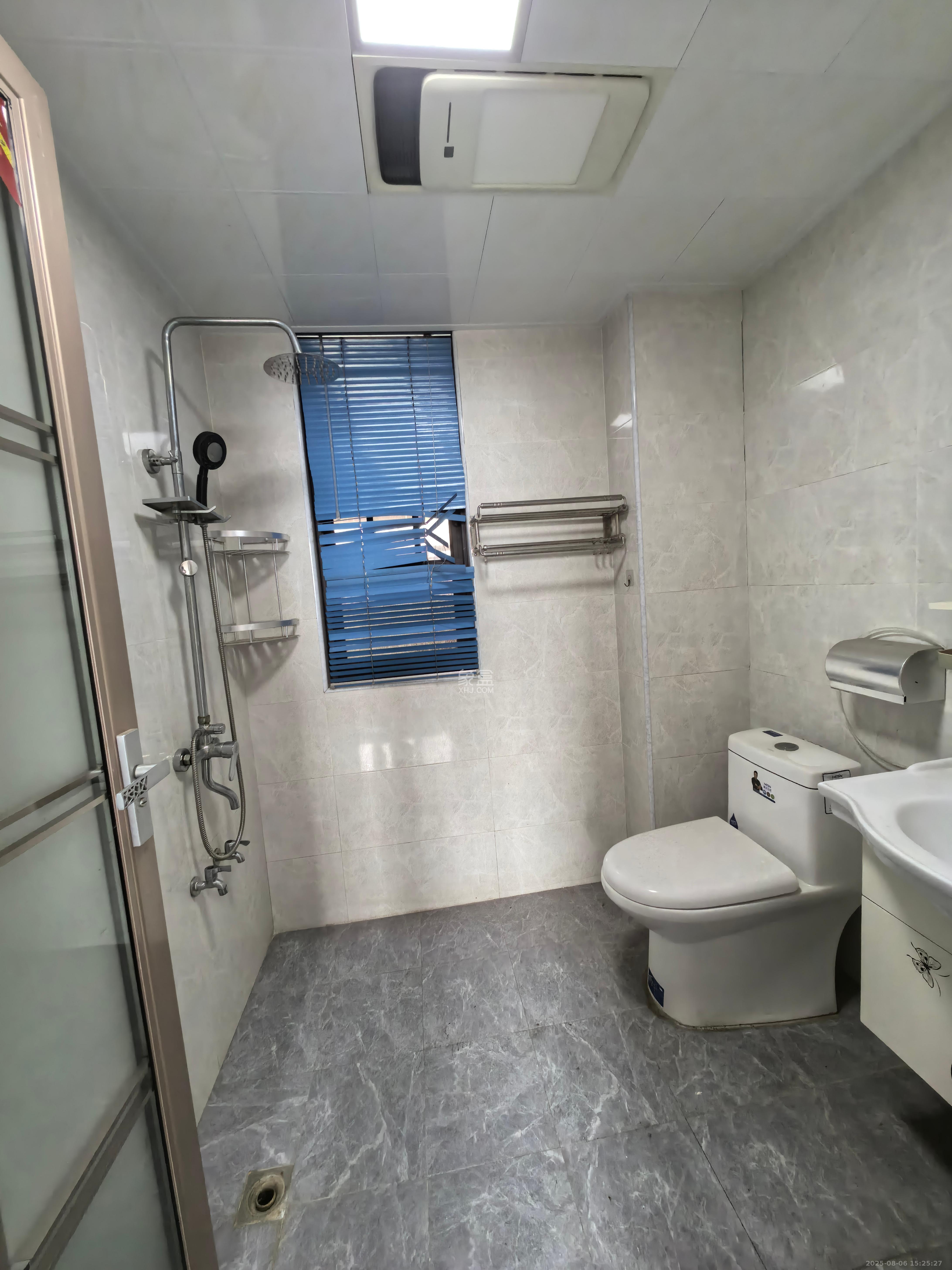 华润置地广场二期 3室2厅2卫 2100.0元/月 华润置地广场二期 3室2厅2卫 2100.0元/月室内图