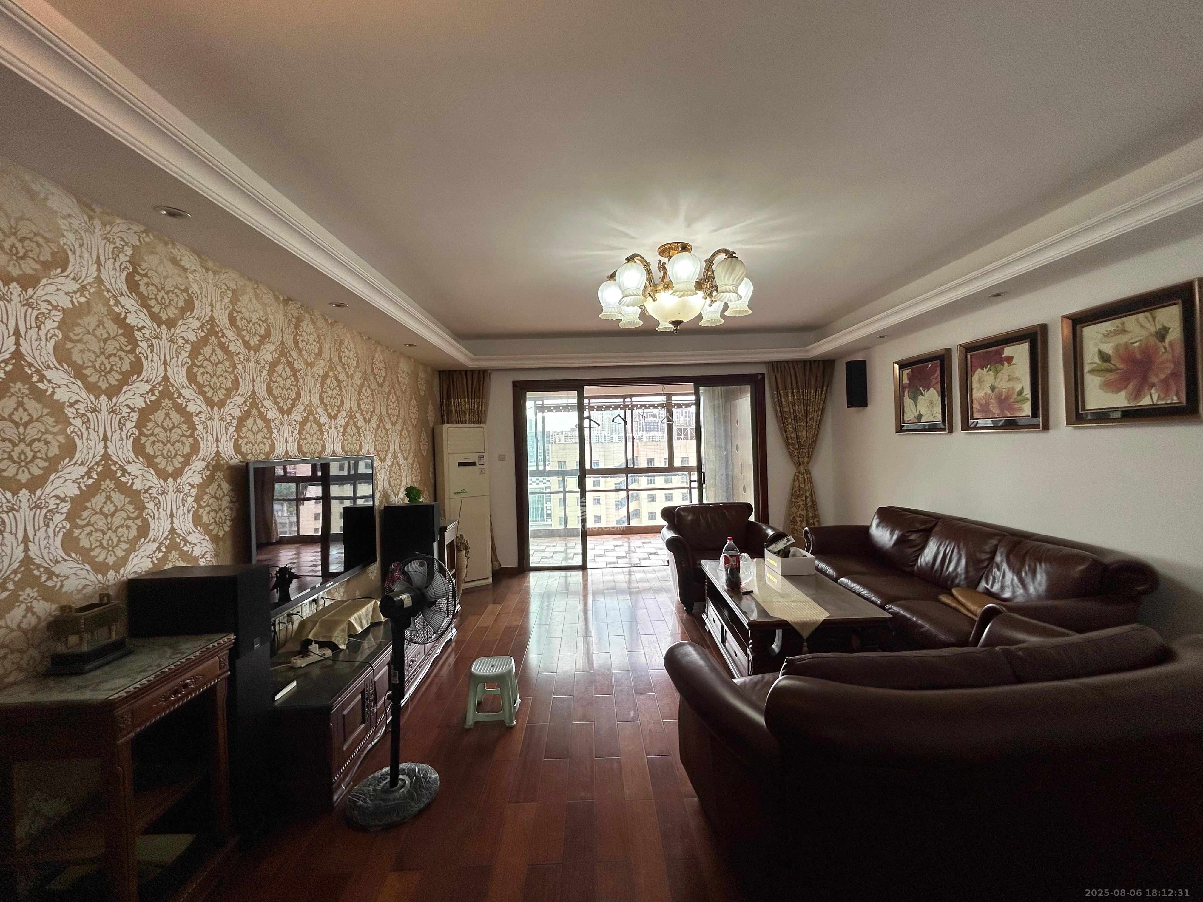 建鸿达华都(华都小户型及大华写字楼) 4室2厅3卫 7000.0元/月 建鸿达华都(华都小户型及大华写字楼) 4室2厅3卫 7000.0元/月室内图