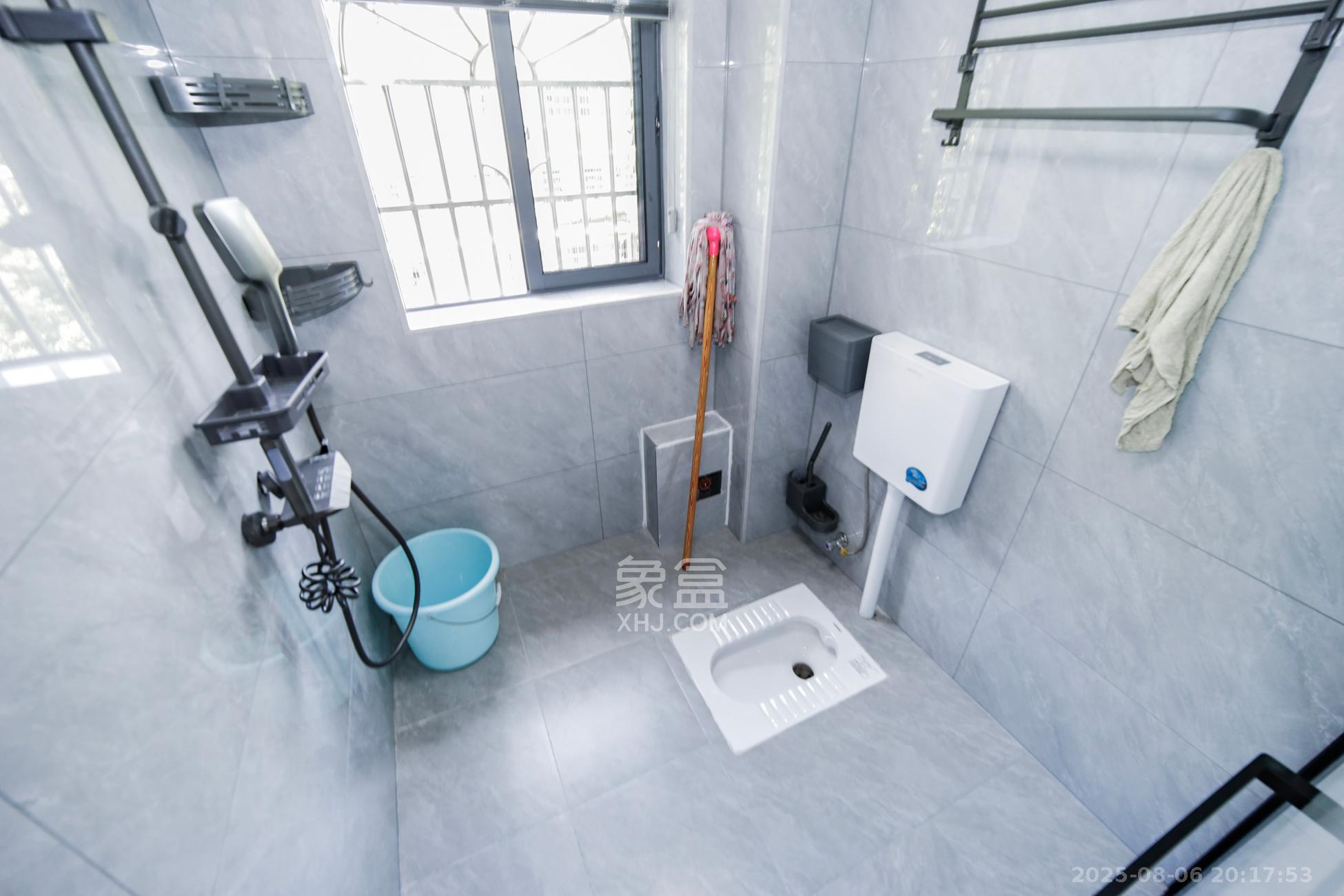 绿荫家园  3室2厅2卫    66.8万卫生间