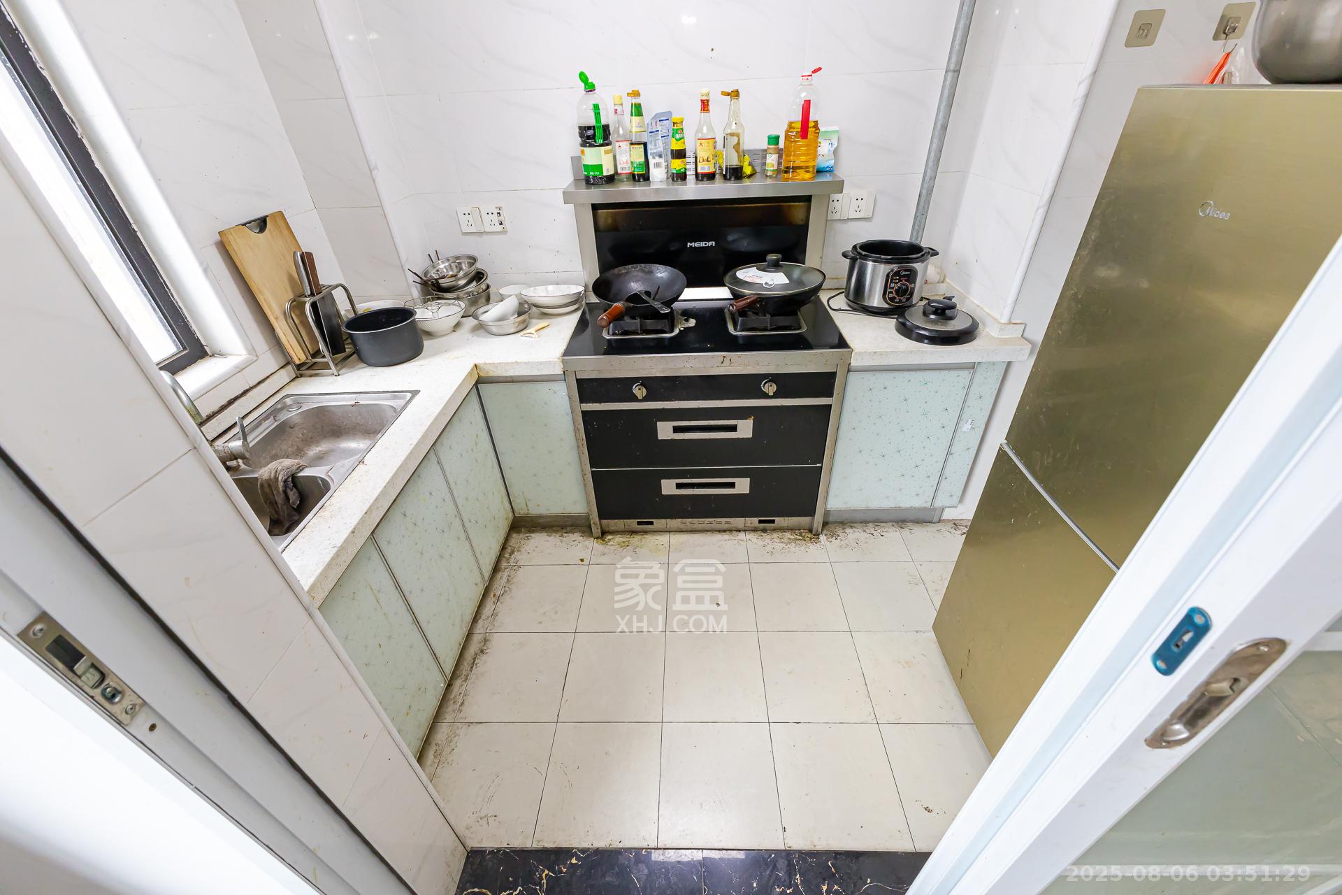 勤诚达境界城 4室2厅1卫 91.0万 勤诚达境界城 4室2厅1卫 91.0万厨房