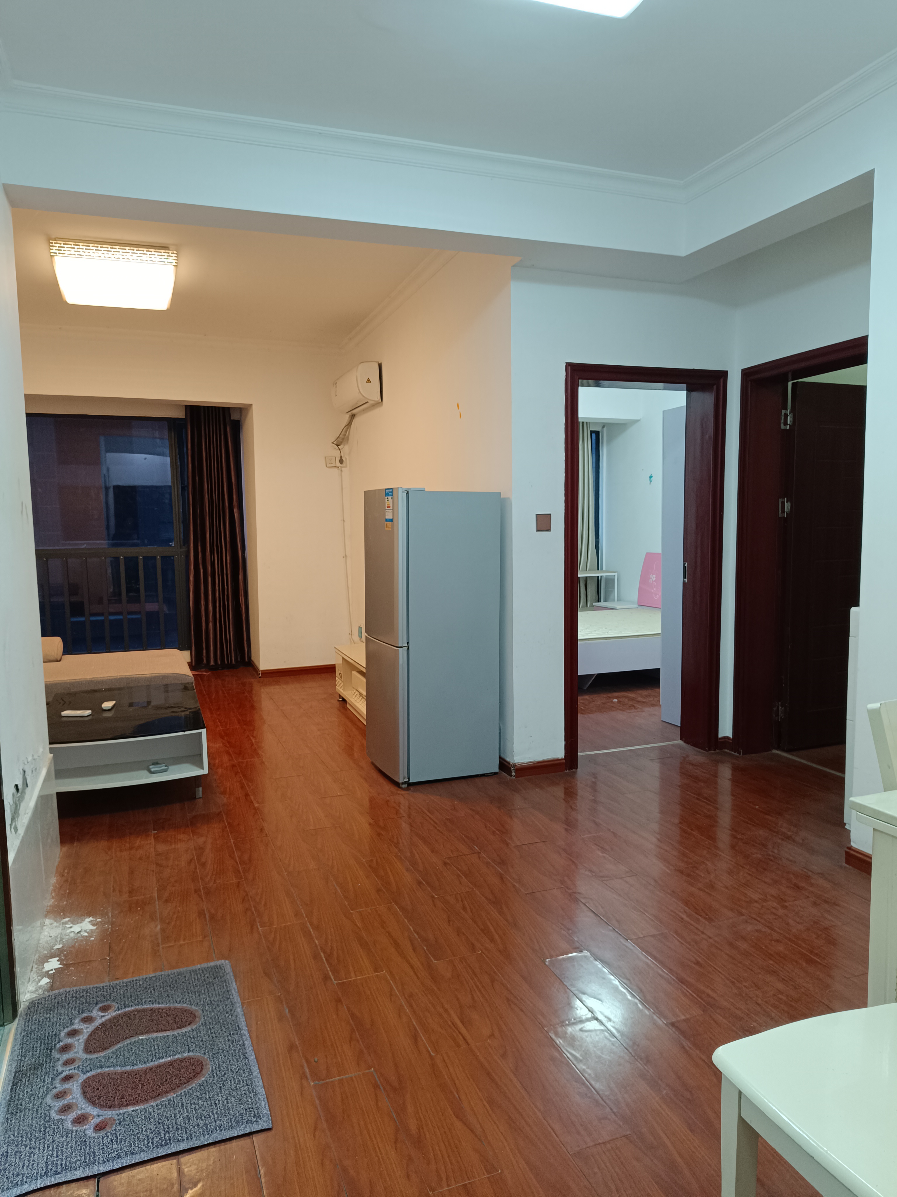 逸臣中央 1室0厅0卫 1700.0元/月 逸臣中央 1室0厅0卫 1700.0元/月室内图