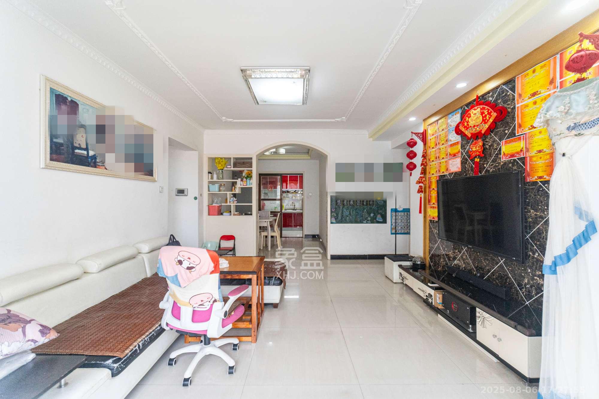 花样年华  4室2厅2卫    90.0万 花样年华  4室2厅2卫    90.0万客厅