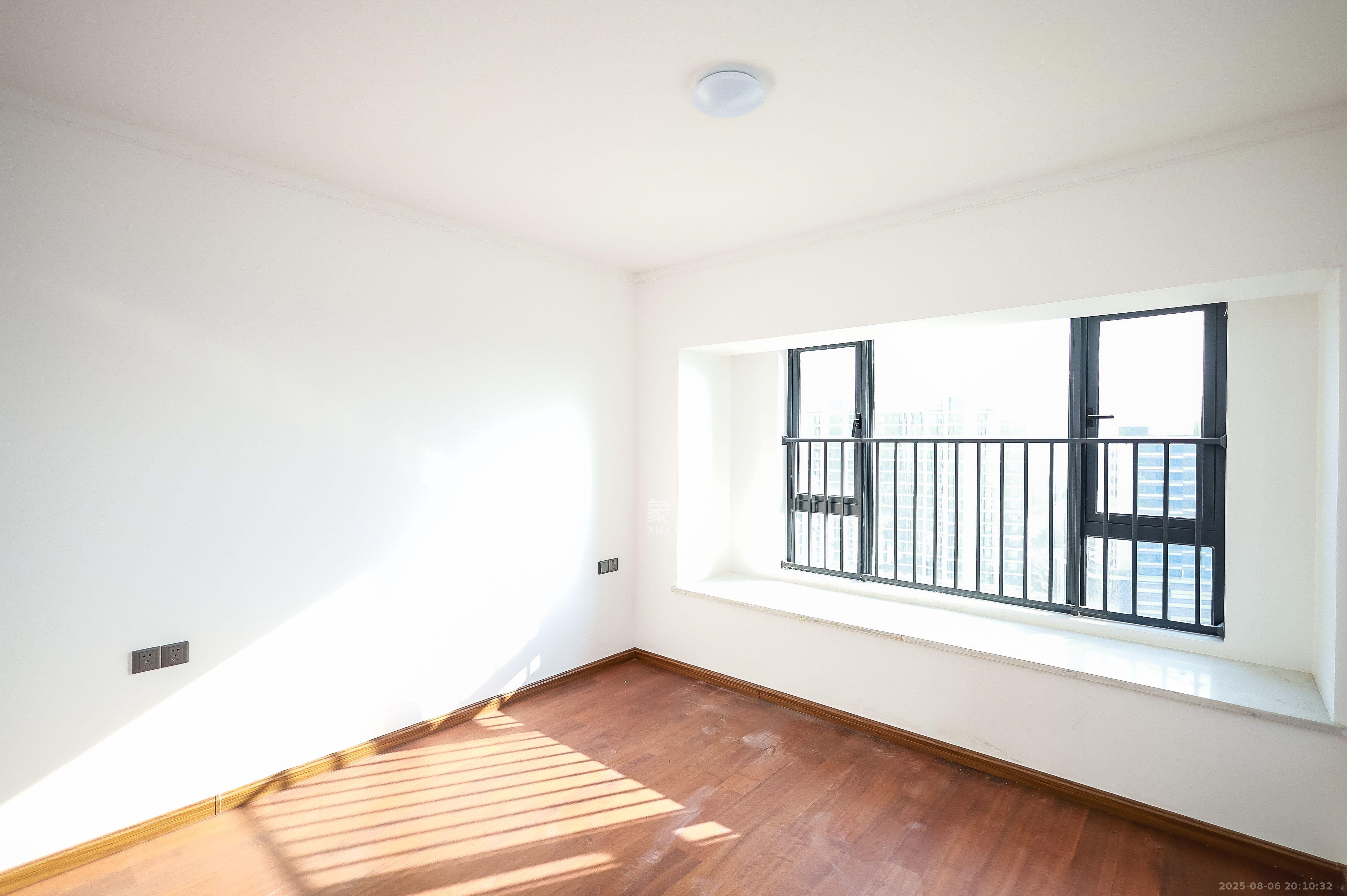 招商雍山湖 4室2厅2卫 3600.0元/月 招商雍山湖 4室2厅2卫 3600.0元/月室内图