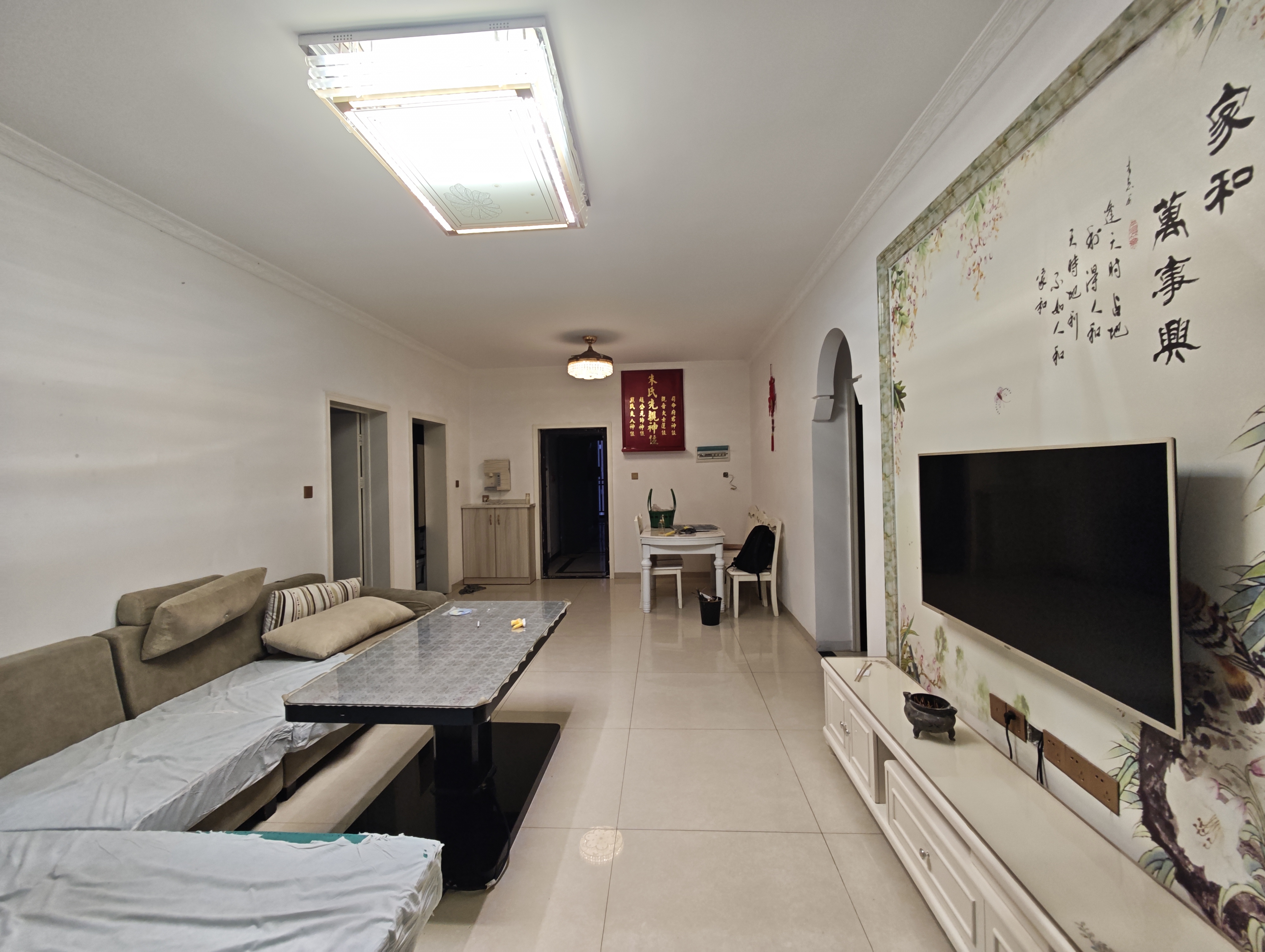 百弘学府城  3室2厅2卫    1800.0元/月