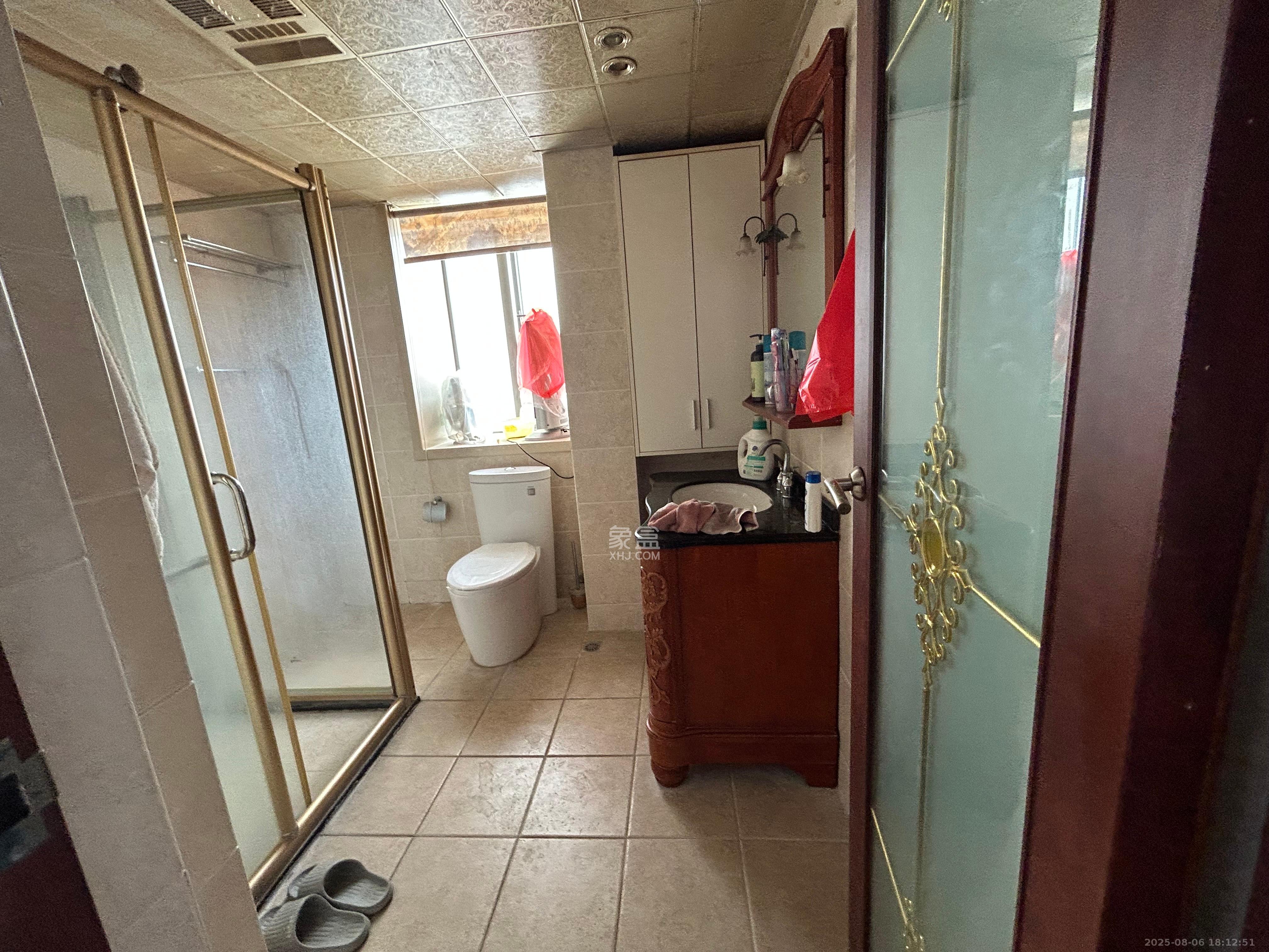 建鸿达华都(华都小户型及大华写字楼) 4室2厅3卫 7000.0元/月 建鸿达华都(华都小户型及大华写字楼) 4室2厅3卫 7000.0元/月室内图