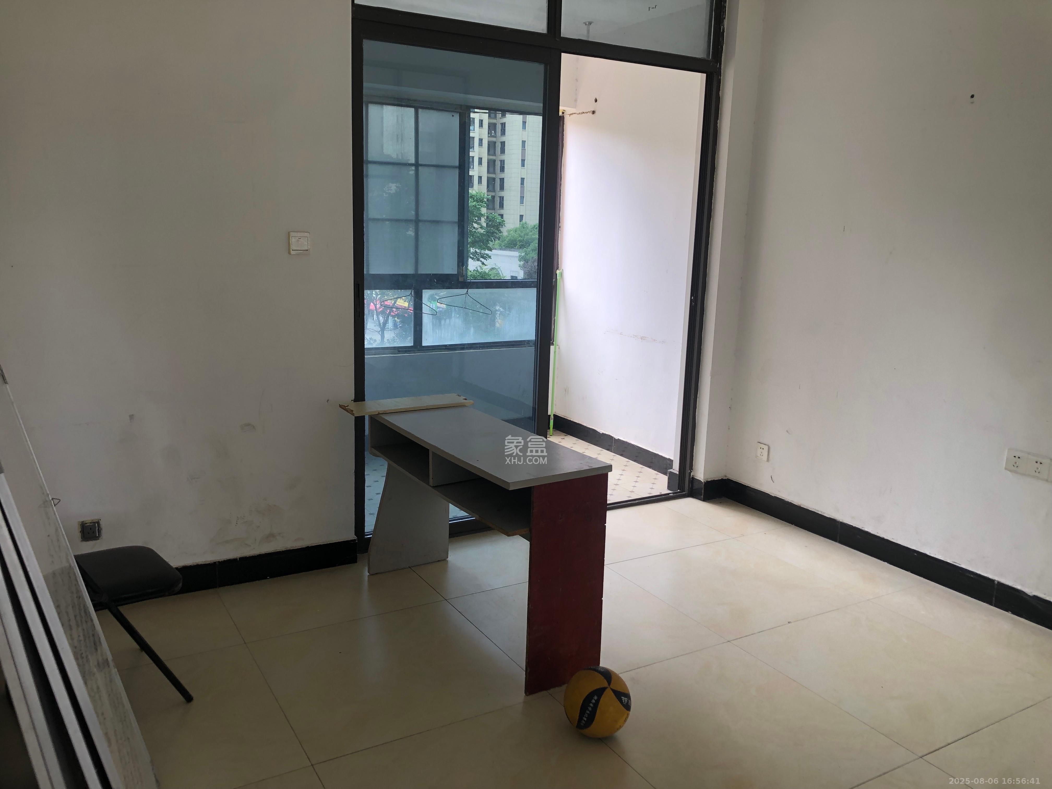 阳光城尚东湾学园区 3室2厅2卫 2300.0元/月 阳光城尚东湾学园区 3室2厅2卫 2300.0元/月室内图