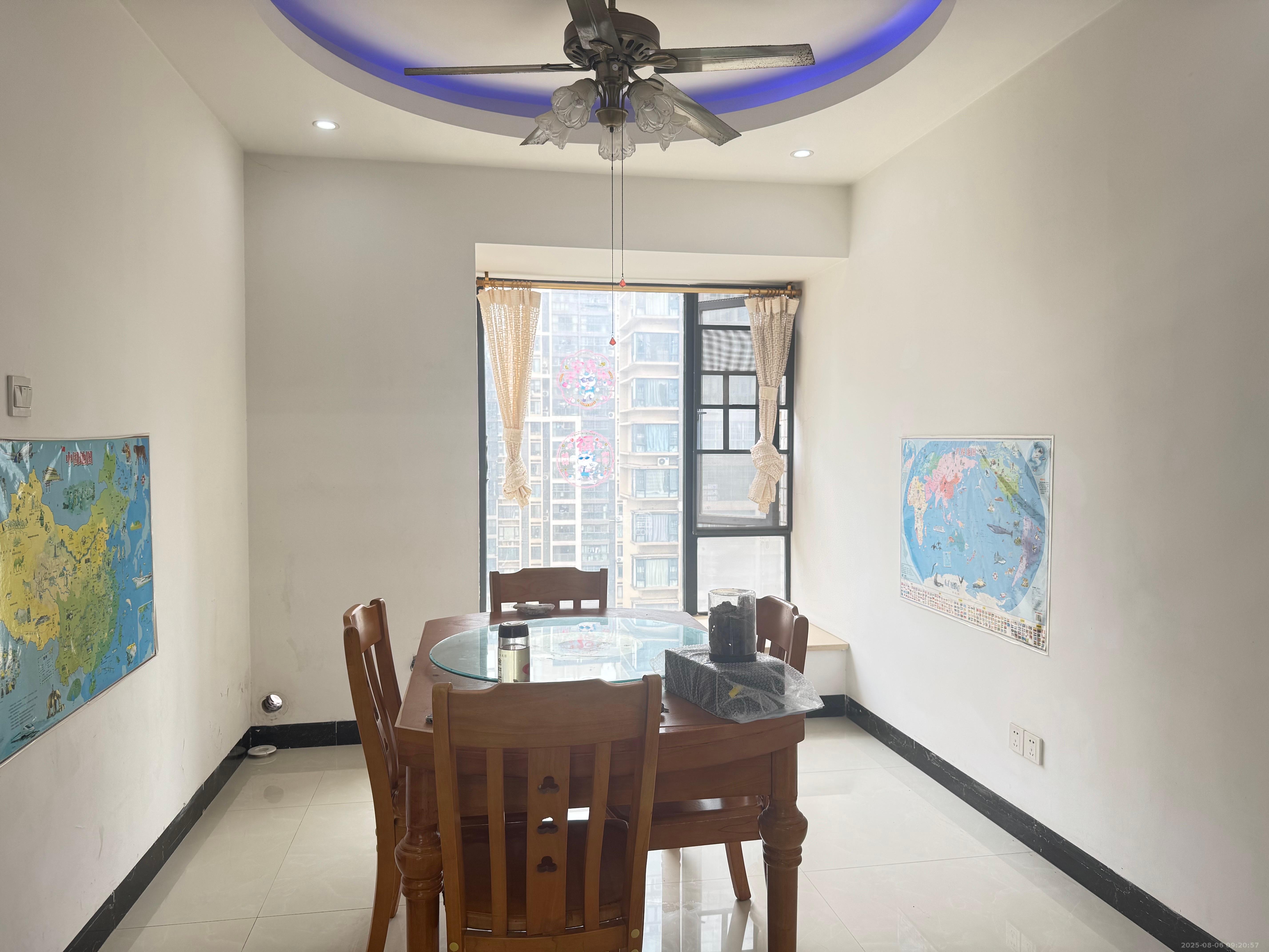 蓝山郡  4室2厅1卫    2500.0元/月室内图