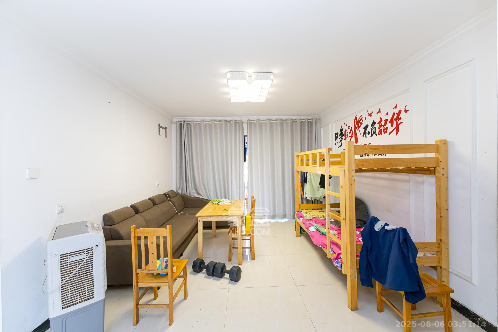 勤诚达境界城 4室2厅1卫 91.0万 勤诚达境界城 4室2厅1卫 91.0万客厅