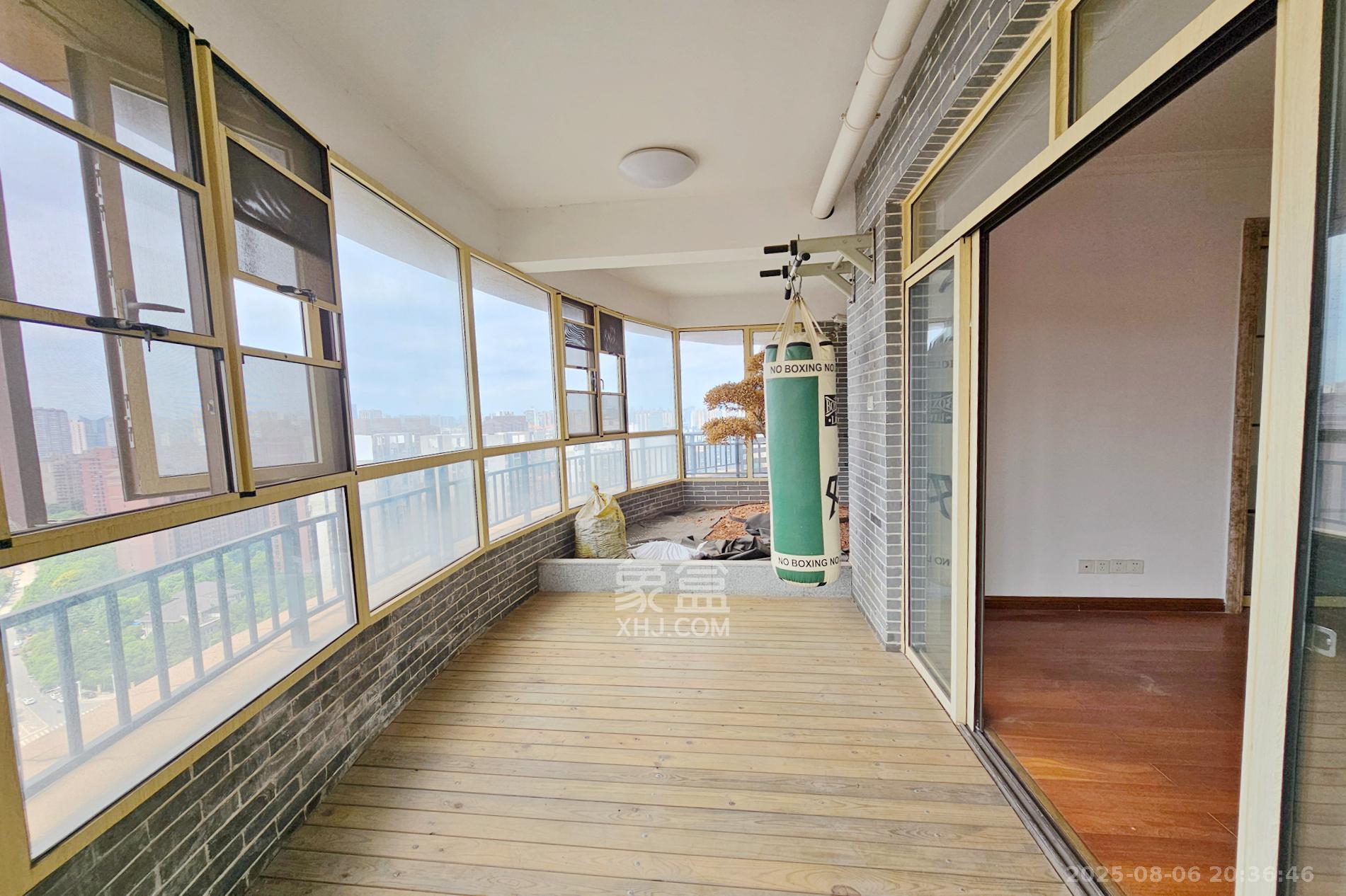 融科檀香山(融科紫檀、香山国际)  4室2厅2卫    189.0万 融科檀香山(融科紫檀、香山国际)  4室2厅2卫    189.0万阳台