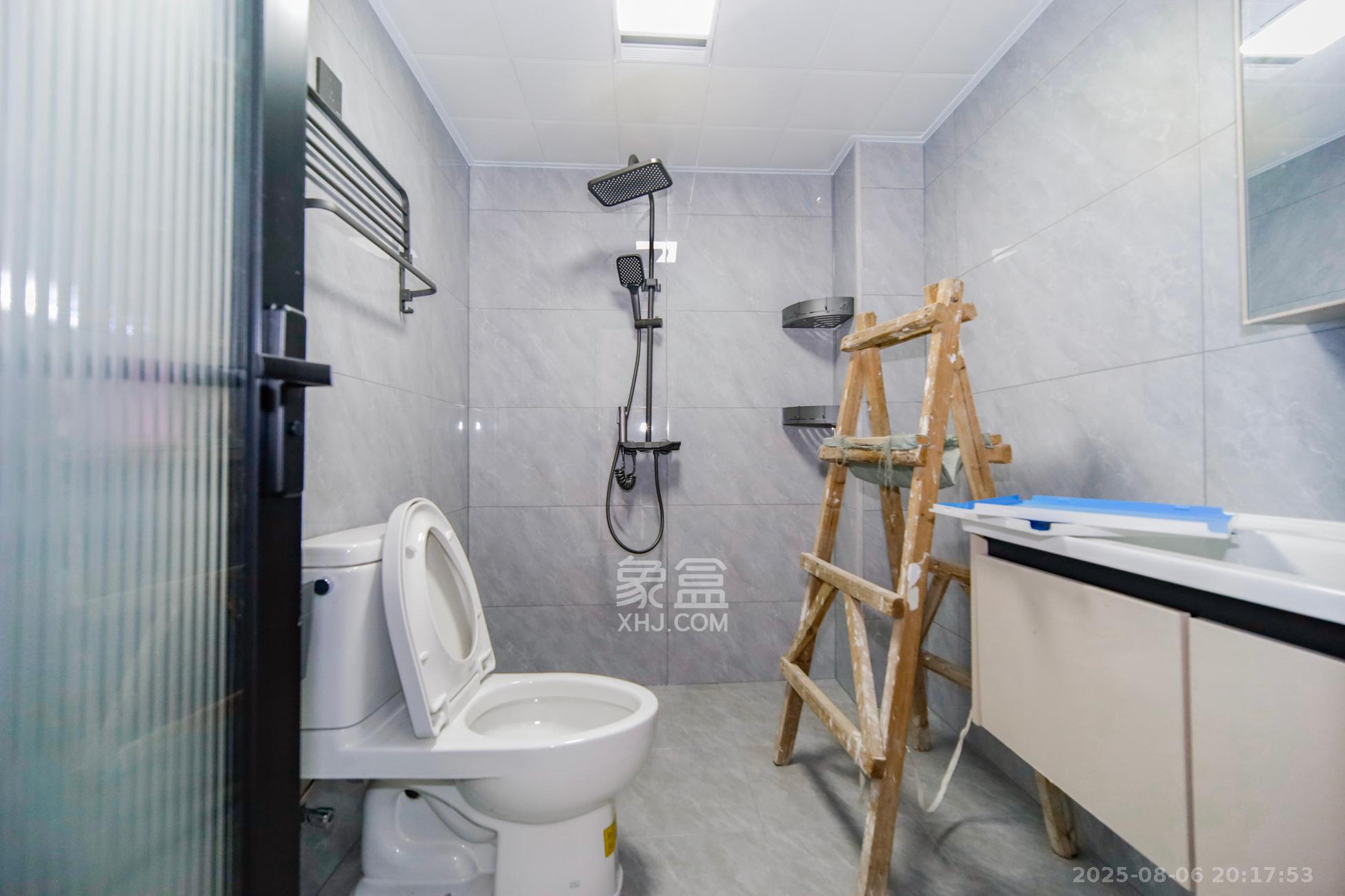 绿荫家园  3室2厅2卫    66.8万卫生间