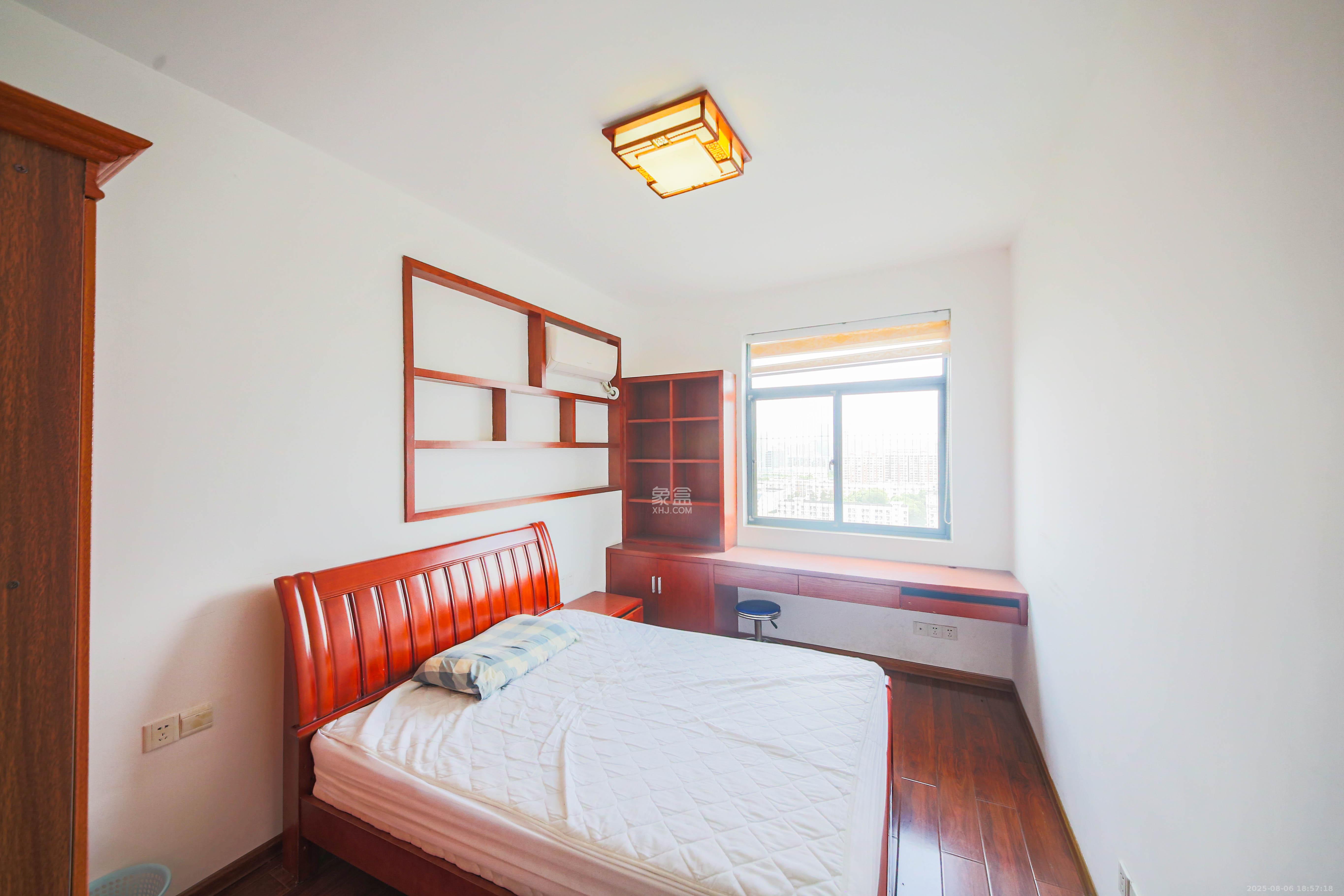 青园 3室2厅2卫 140.0万 青园 3室2厅2卫 140.0万卧室