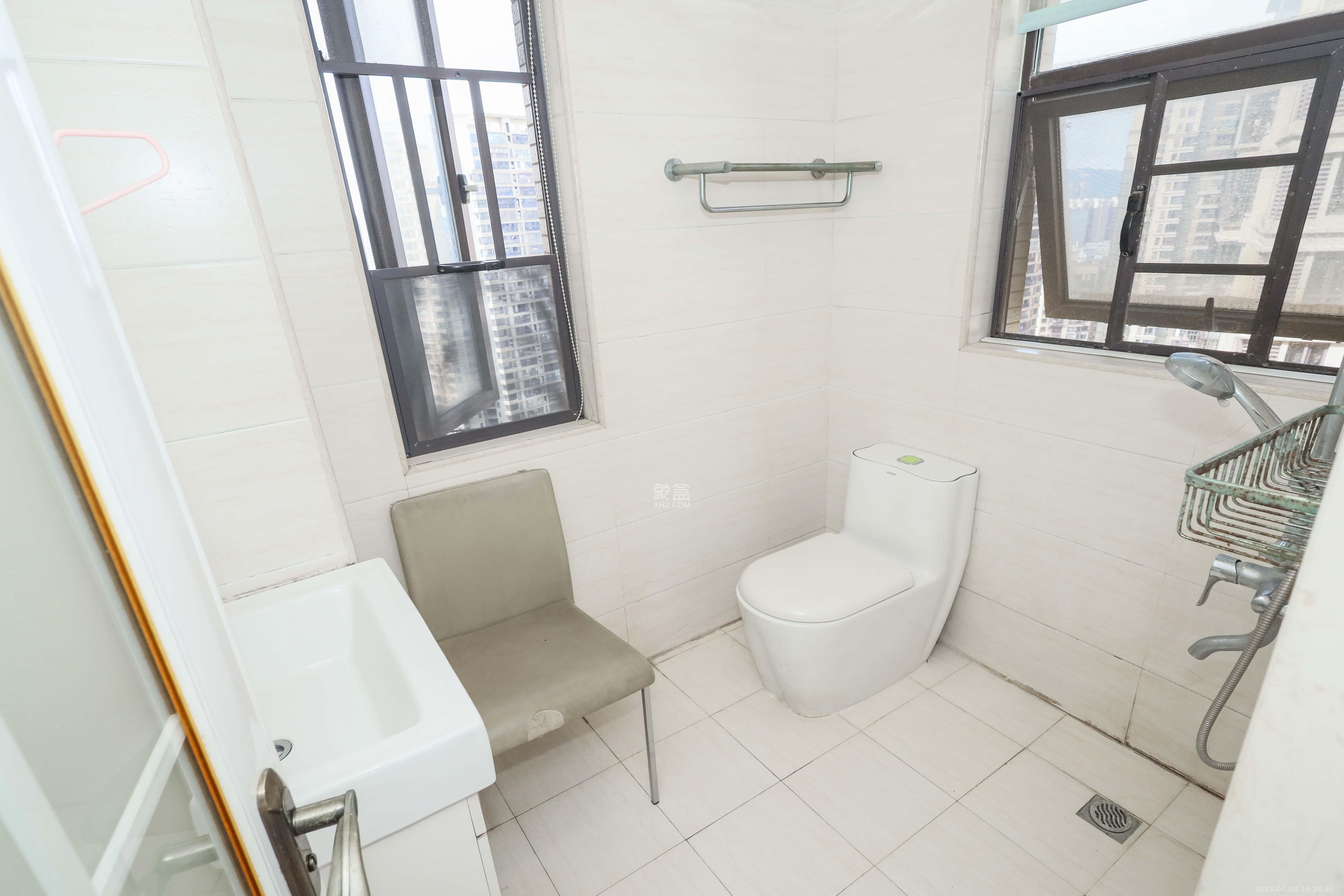 保利麓谷林语F区  3室2厅2卫    106.0万 保利麓谷林语F区  3室2厅2卫    106.0万卫生间