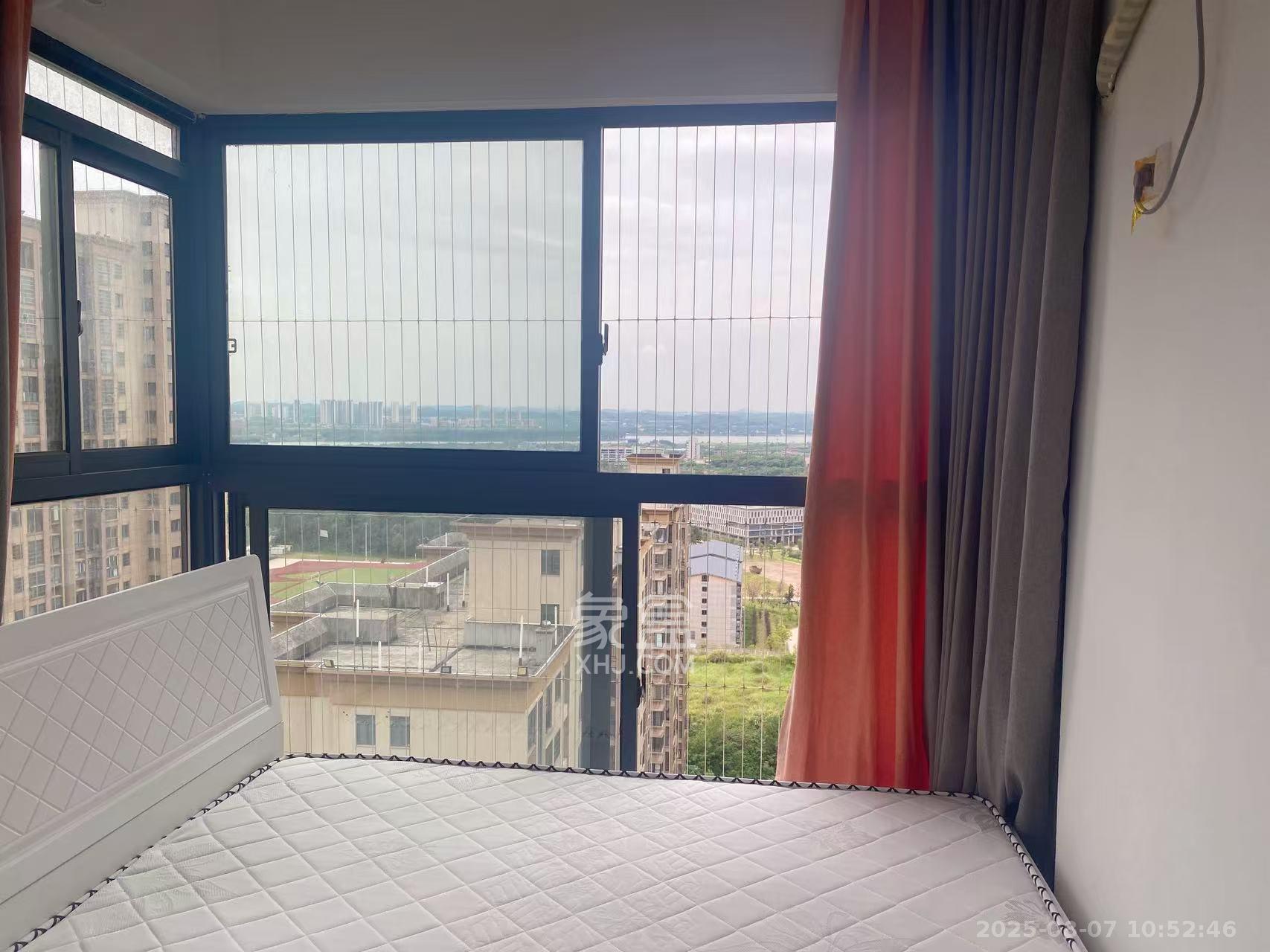 鑫天格林香山  3室2厅1卫    2000.0元/月 鑫天格林香山  3室2厅1卫    2000.0元/月室内图