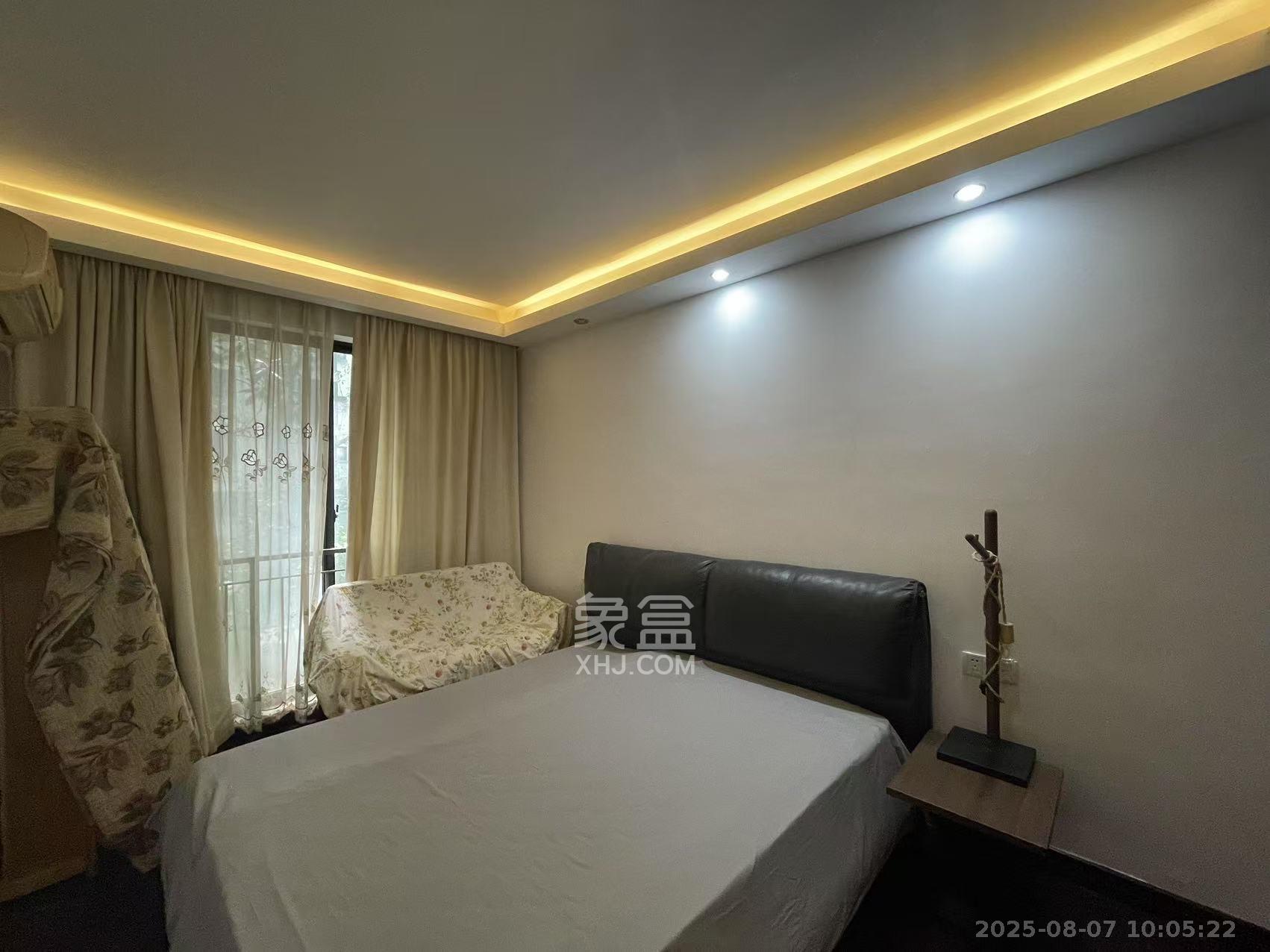 西街花园  3室2厅2卫    3000.0元/月室内图