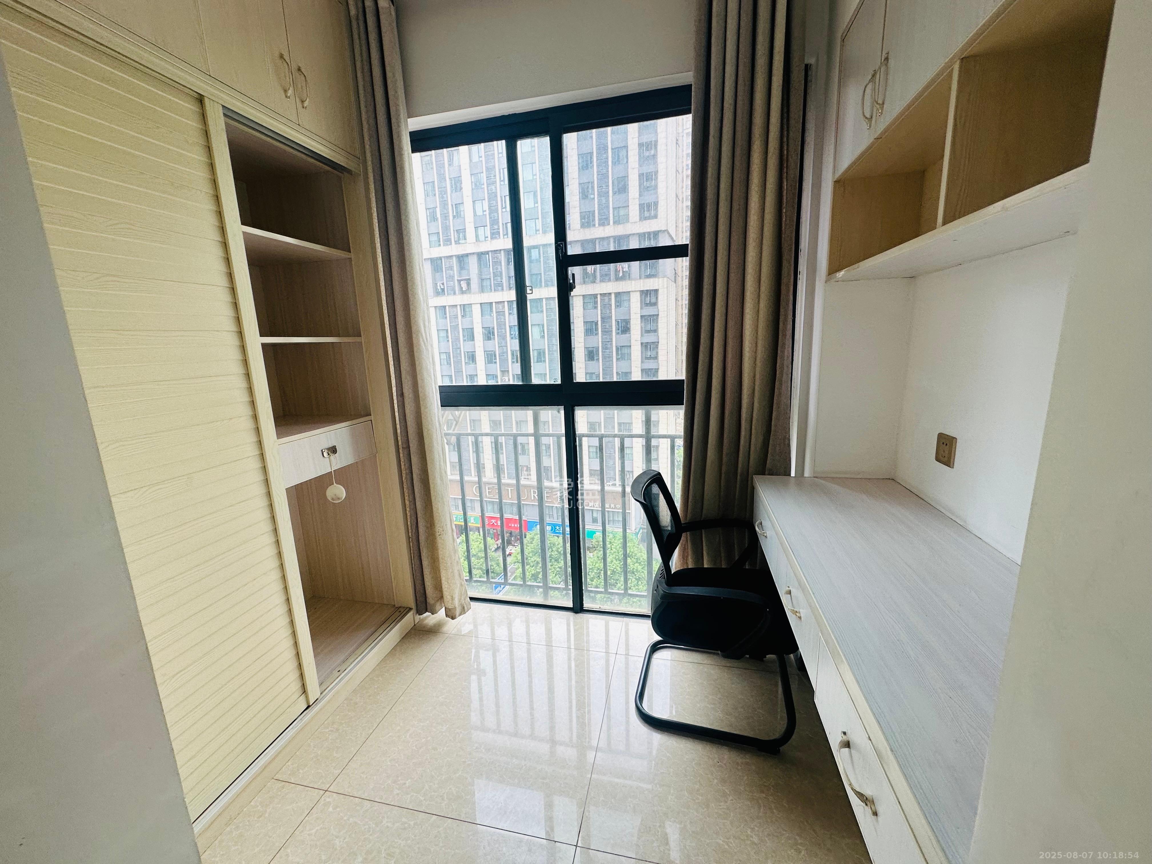 泊爱蓝湾  1室1厅1卫    2200.0元/月室内图