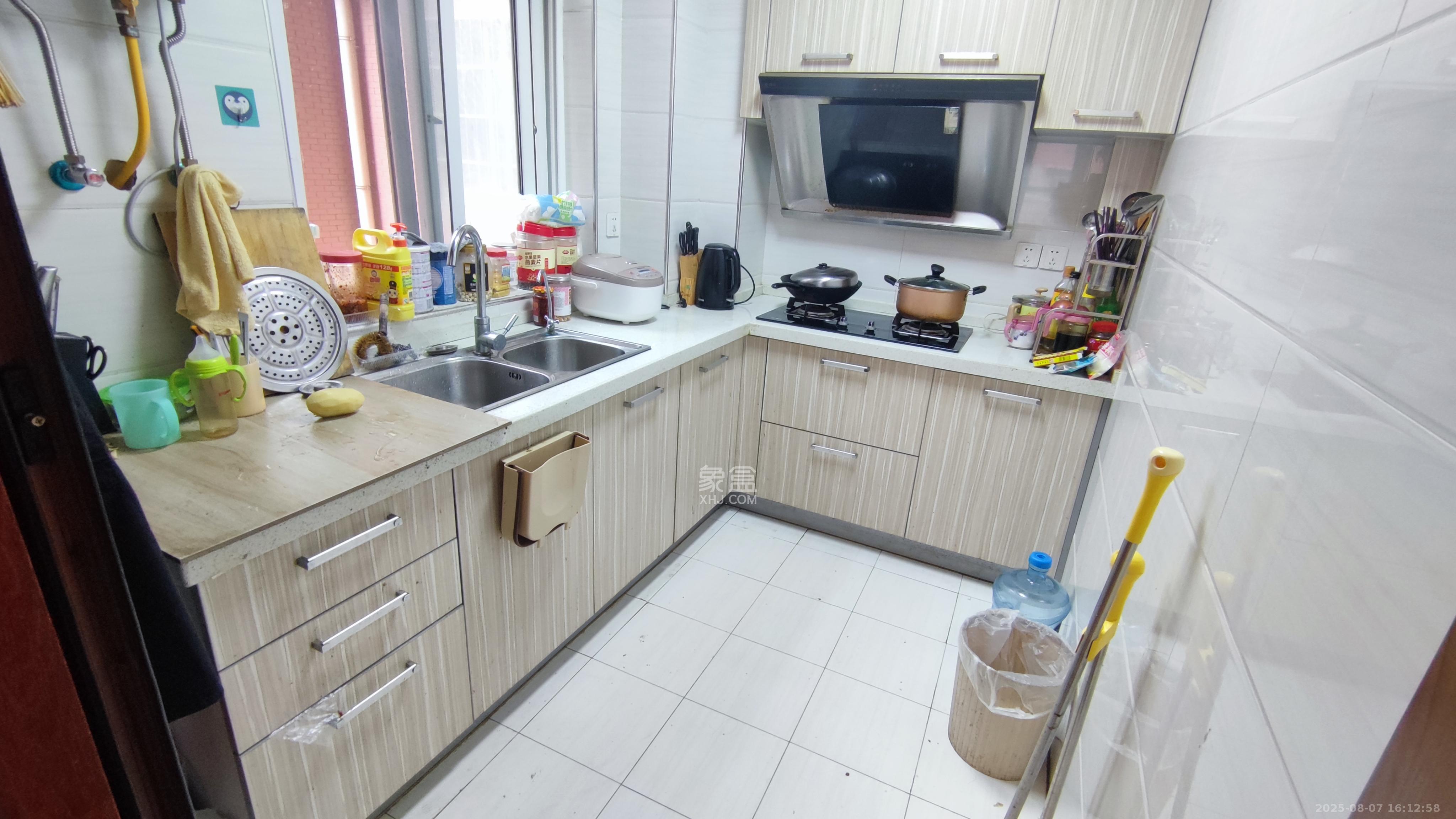 凯富漫城  2室2厅1卫    1400.0元/月 凯富漫城  2室2厅1卫    1400.0元/月