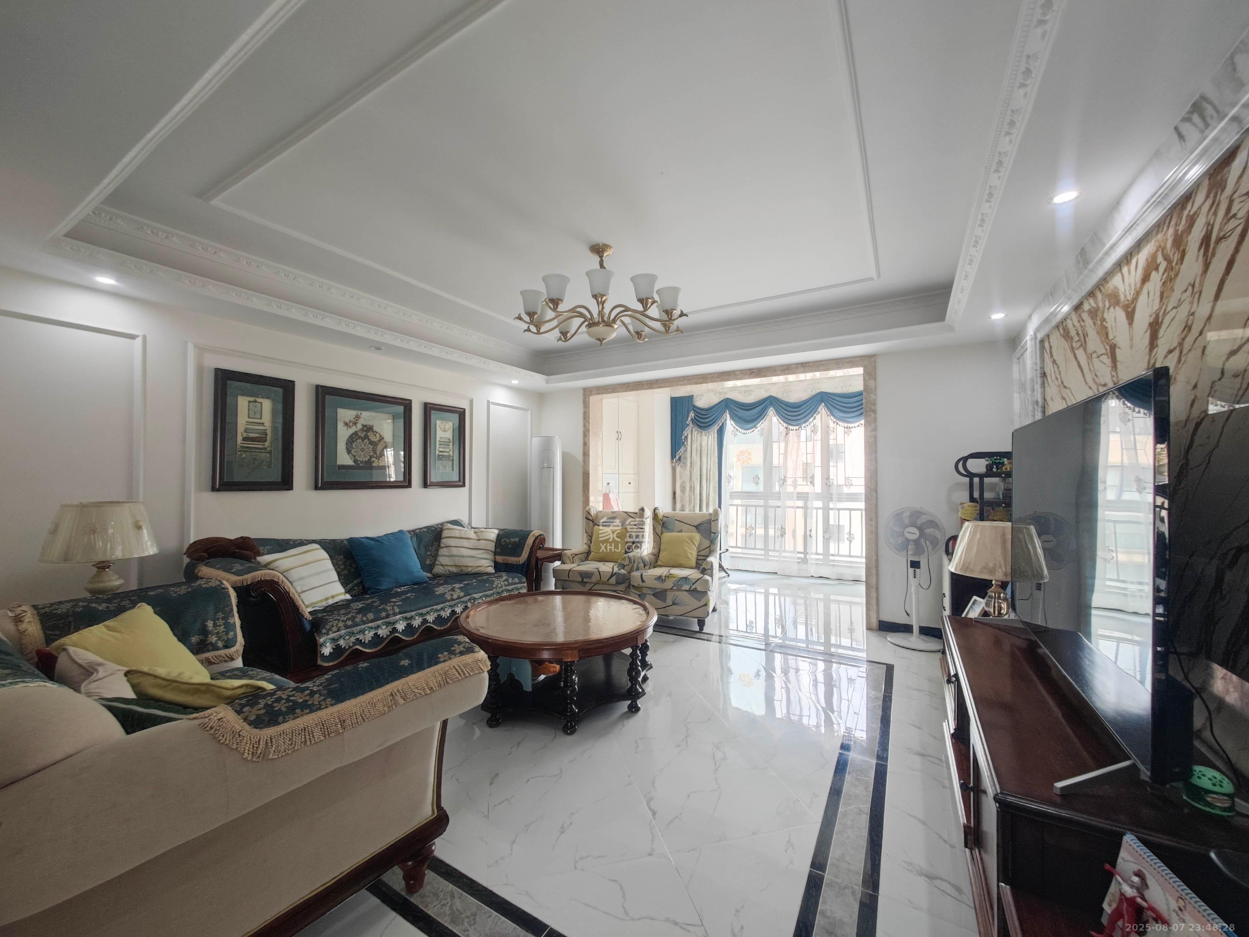 中天瑞景  5室2厅2卫    198.0万 中天瑞景  5室2厅2卫    198.0万客厅