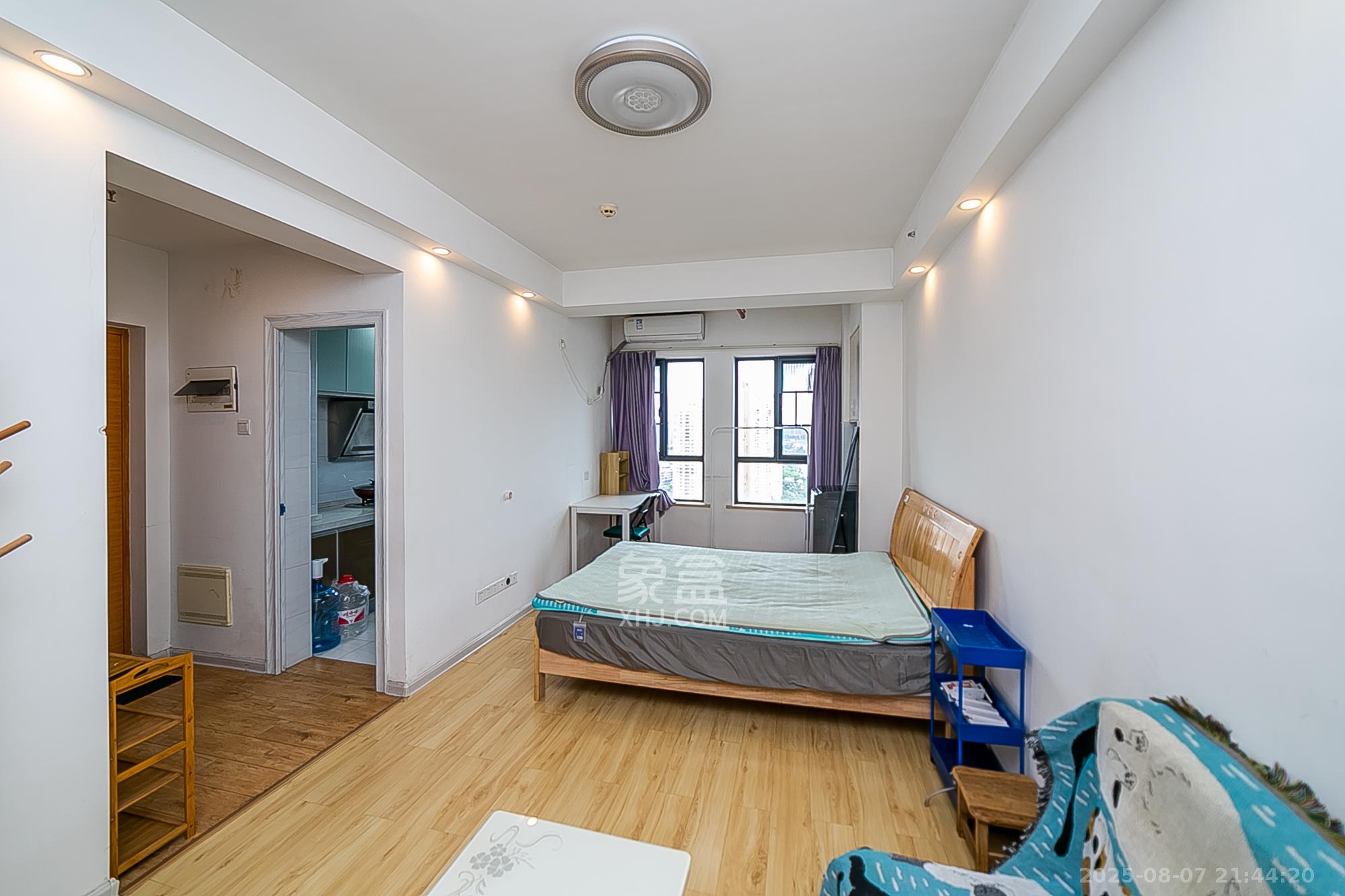 天鸿天府(天鸿中央大院)  1室1厅1卫    35.0万 天鸿天府(天鸿中央大院)  1室1厅1卫    35.0万卧室