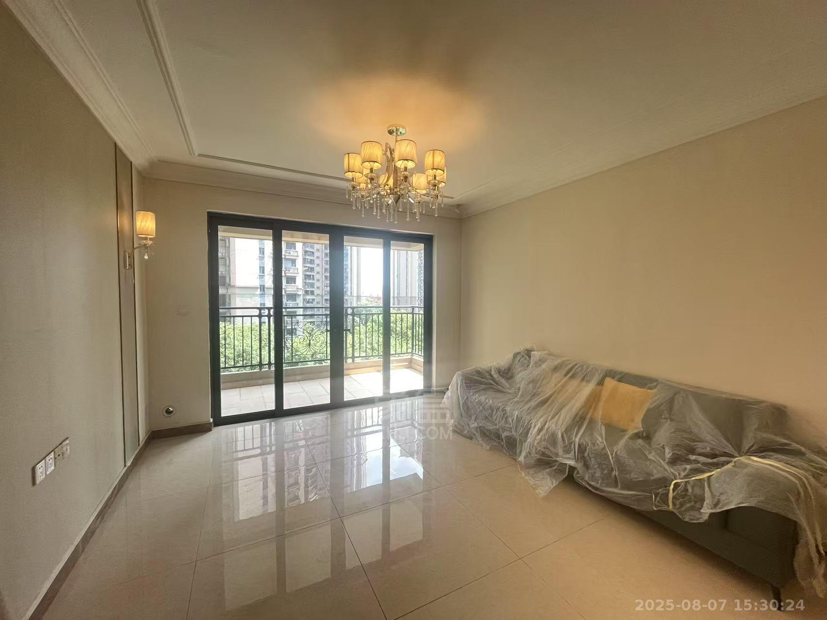 恒大华府  3室2厅2卫    2200.0元/月室内图