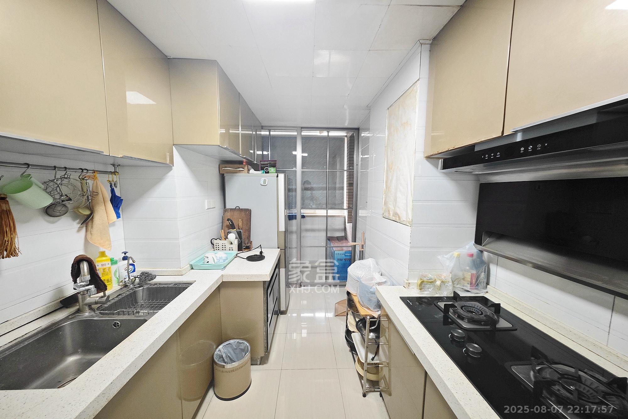 新城新世界一二三期  1室2厅2卫    98.0万 新城新世界一二三期  1室2厅2卫    98.0万厨房