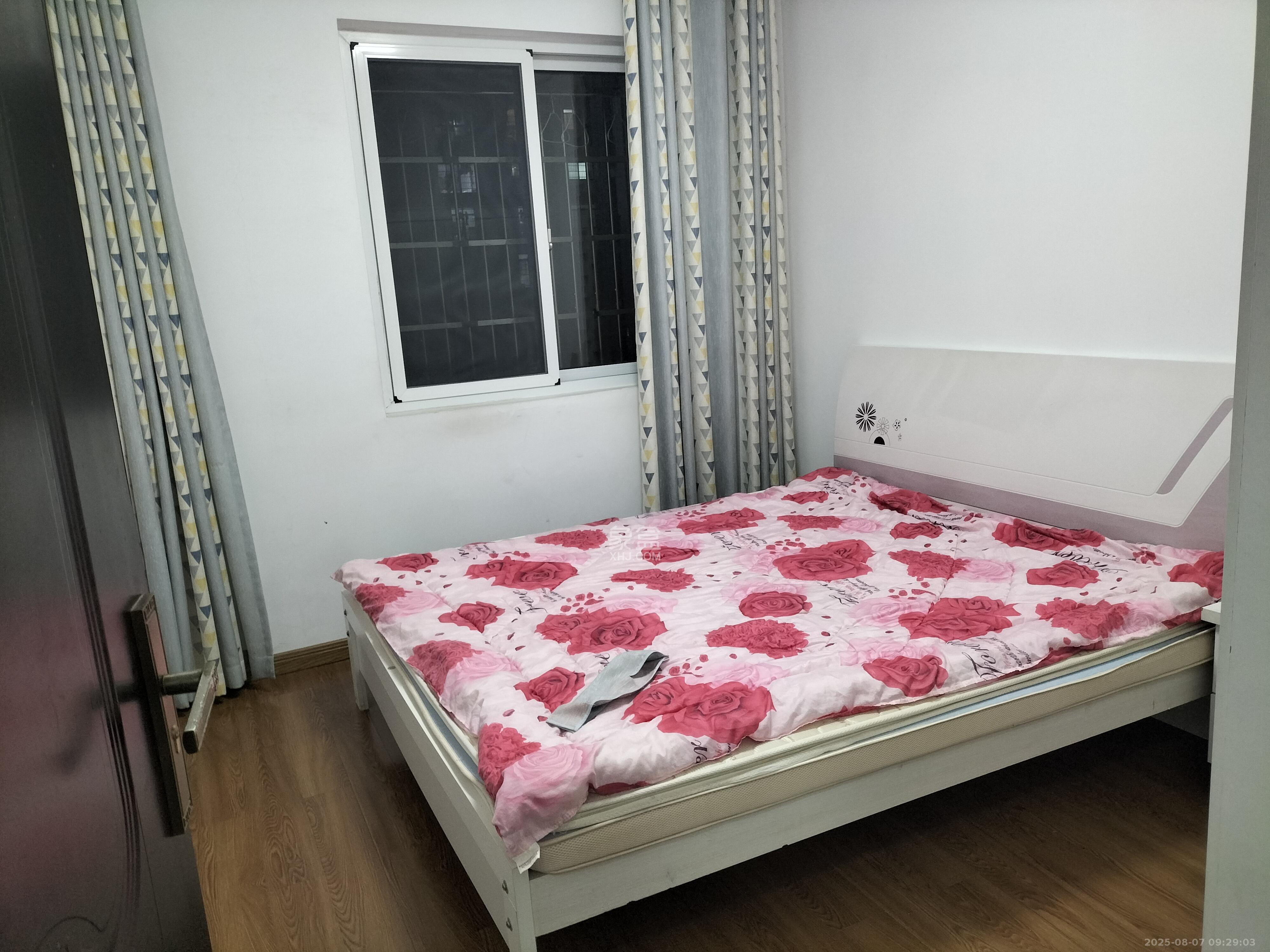 桥头家苑一期 3室2厅2卫 2000.0元/月 桥头家苑一期 3室2厅2卫 2000.0元/月室内图