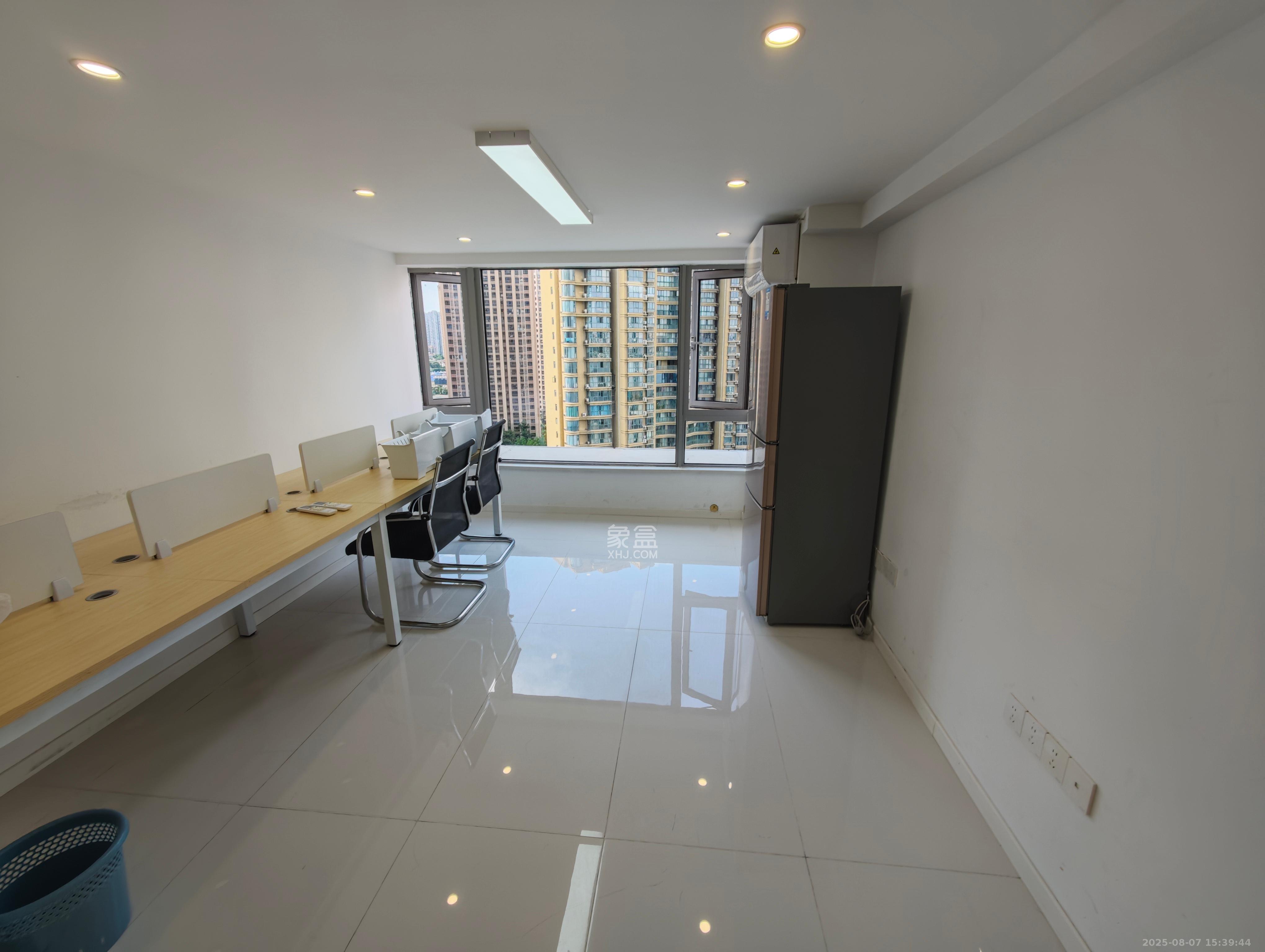 保利天禧EF区 2室1厅1卫 2800.0元/月 保利天禧EF区 2室1厅1卫 2800.0元/月室内图