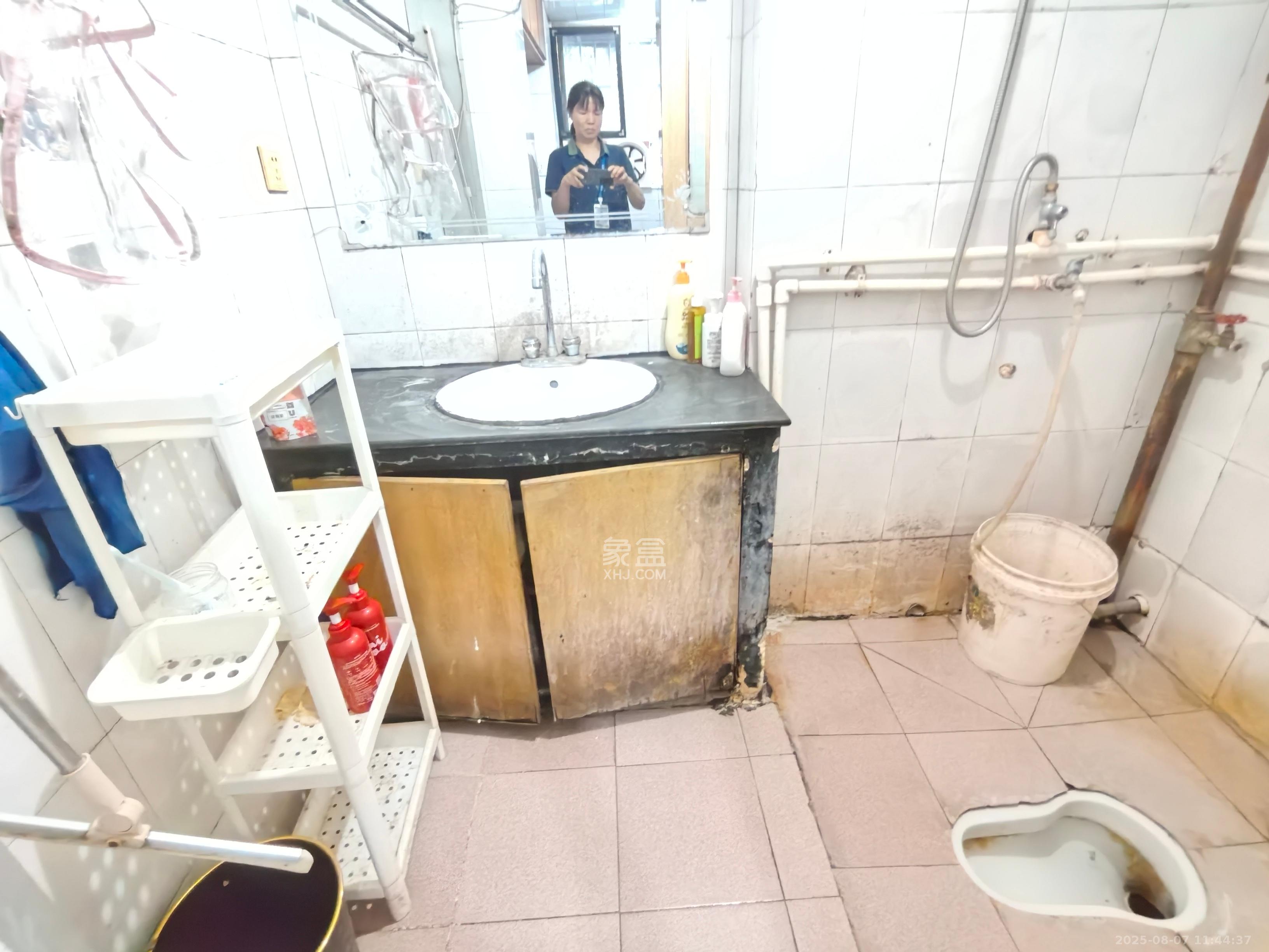 中建五局信和苑二区 3室1厅1卫 1400.0元/月 中建五局信和苑二区 3室1厅1卫 1400.0元/月室内图