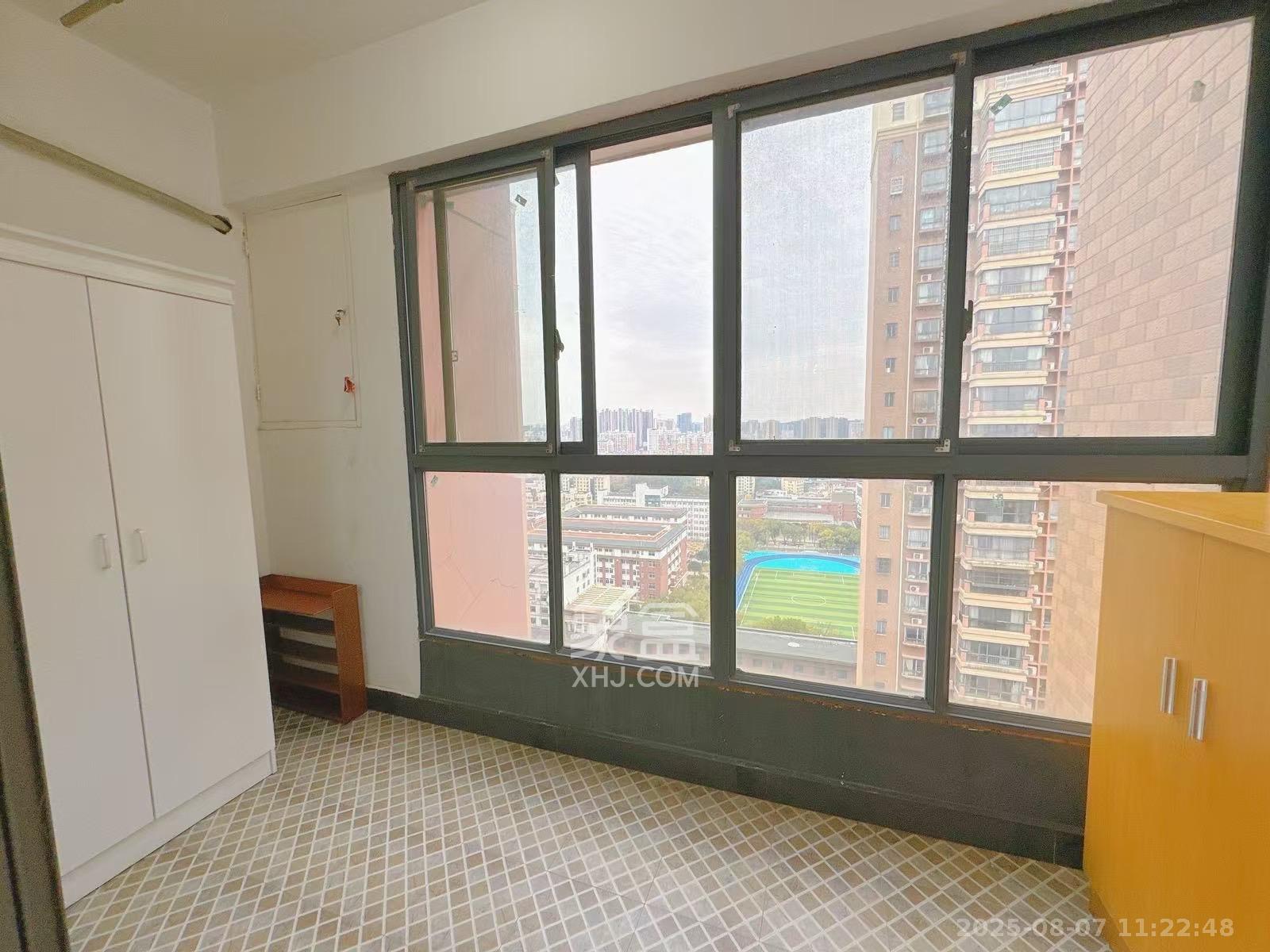 上海城小区  3室2厅1卫    2700.0元/月室内图