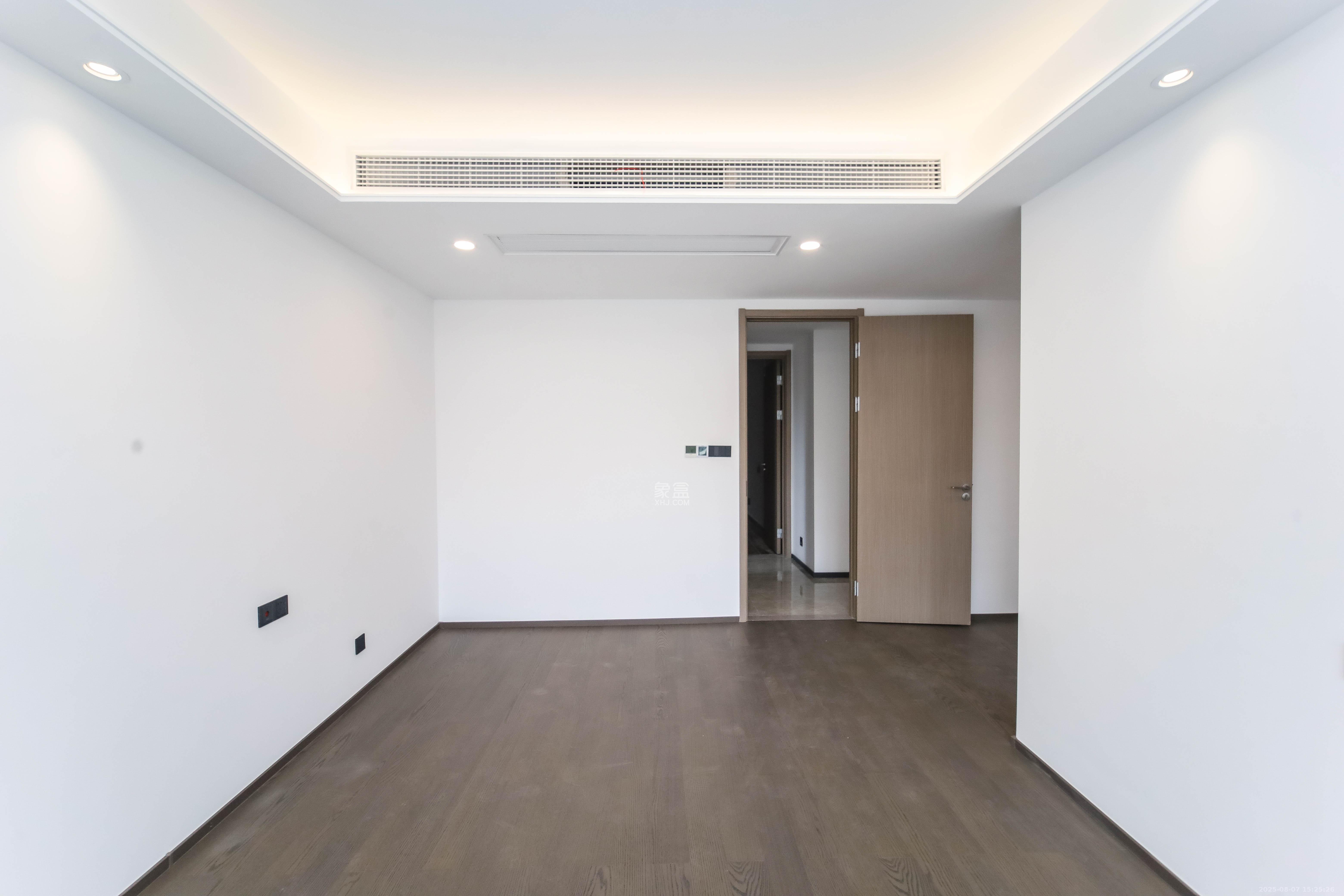 德奥上河城章 4室2厅2卫 210.0万 德奥上河城章 4室2厅2卫 210.0万卧室