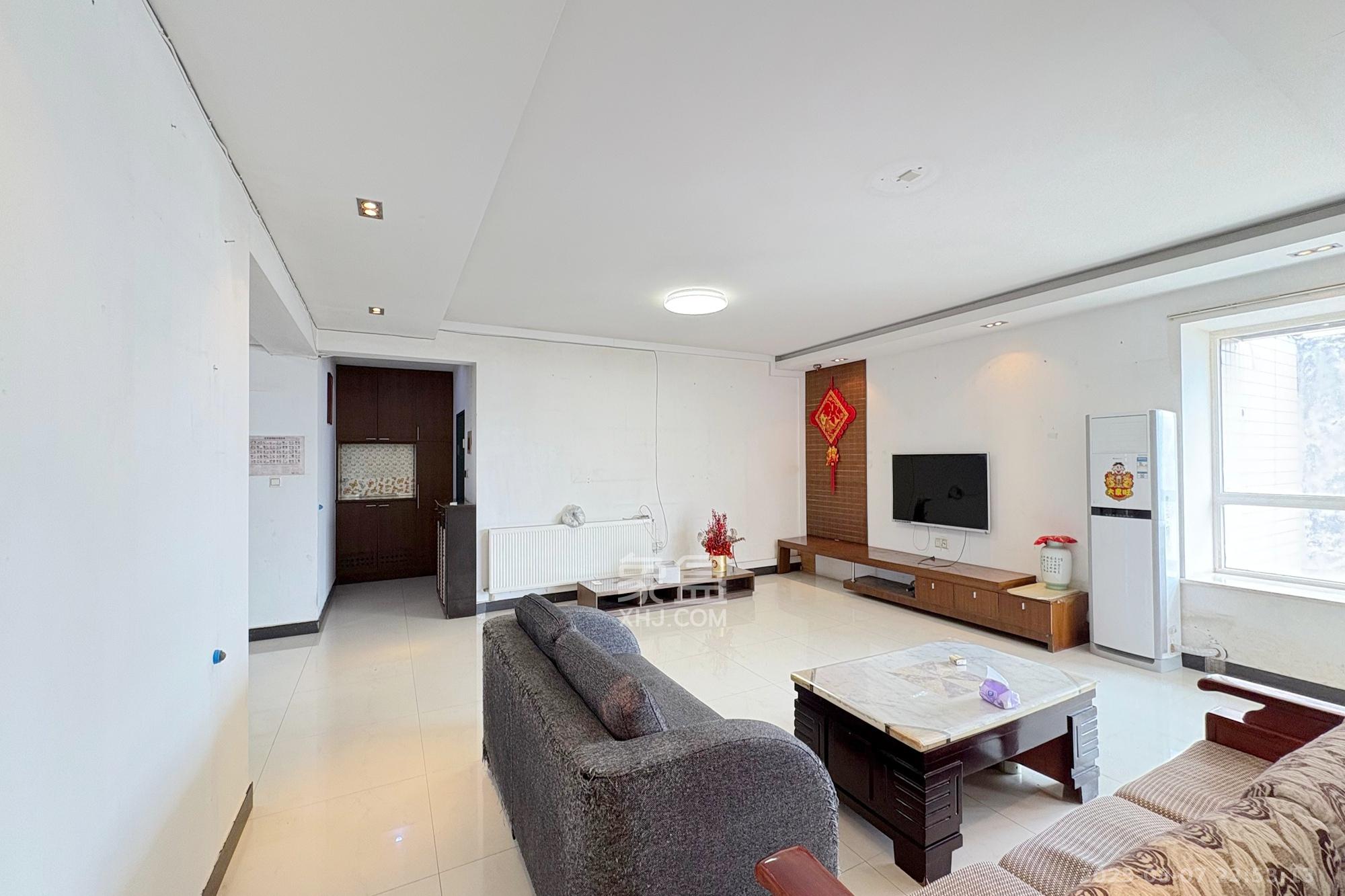 南明苑西区  4室2厅2卫    152.8万 南明苑西区  4室2厅2卫    152.8万客厅