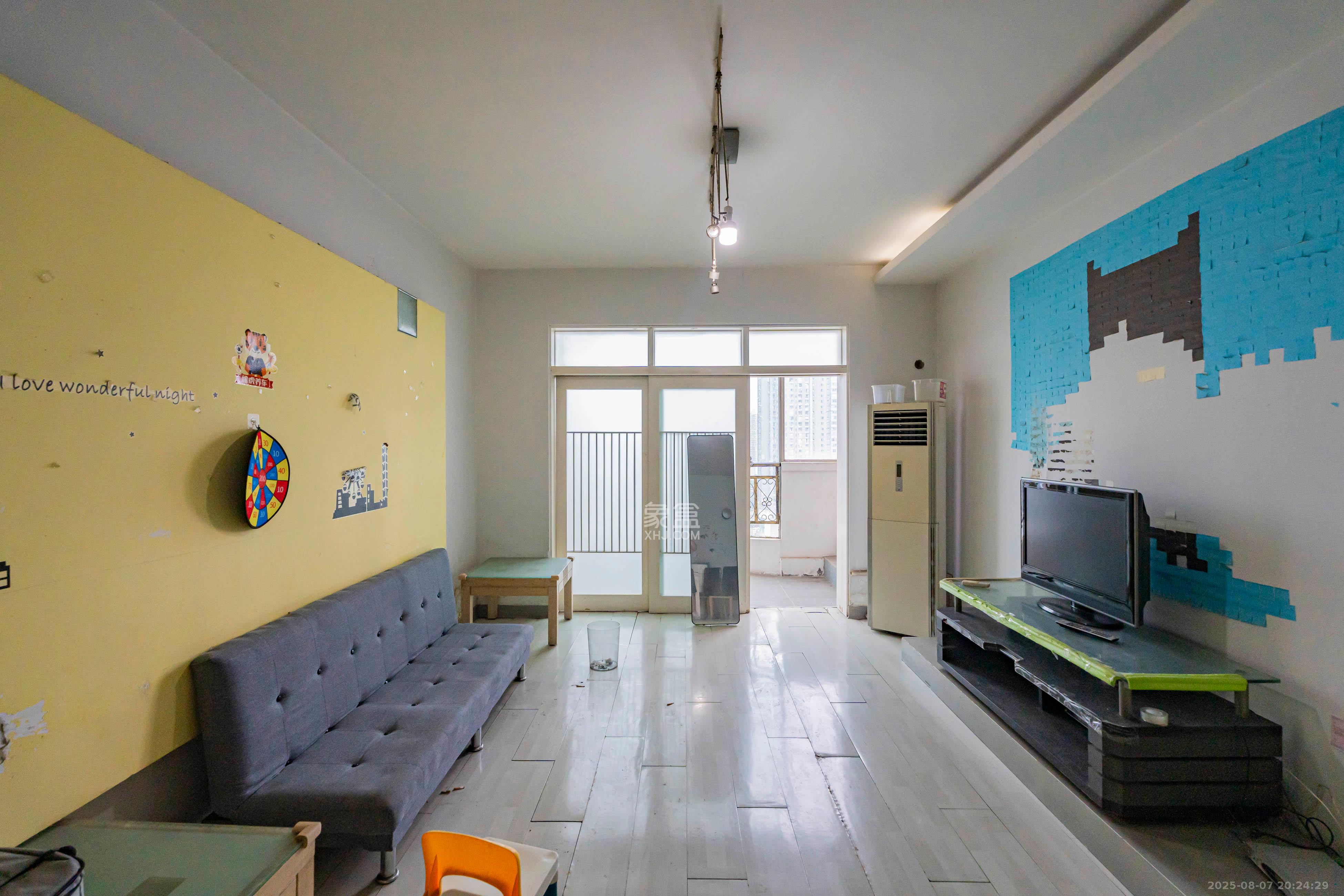 欧陆经典  2室1厅1卫    87.0万 欧陆经典  2室1厅1卫    87.0万客厅