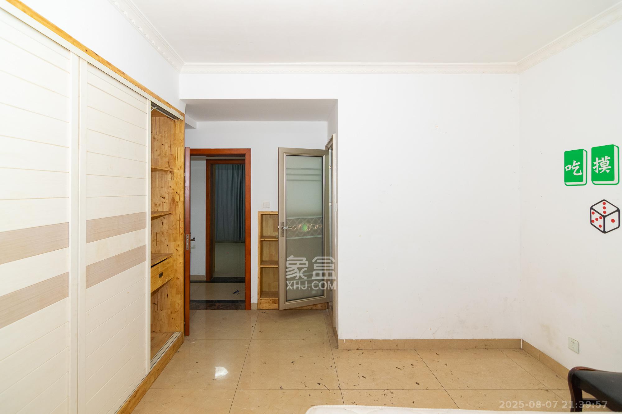 红建滨水铭城 3室2厅3卫 62.0万 红建滨水铭城 3室2厅3卫 62.0万卧室