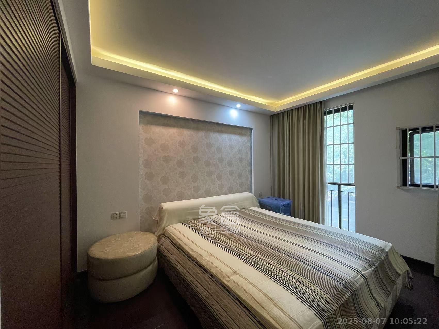 西街花园  3室2厅2卫    3000.0元/月室内图