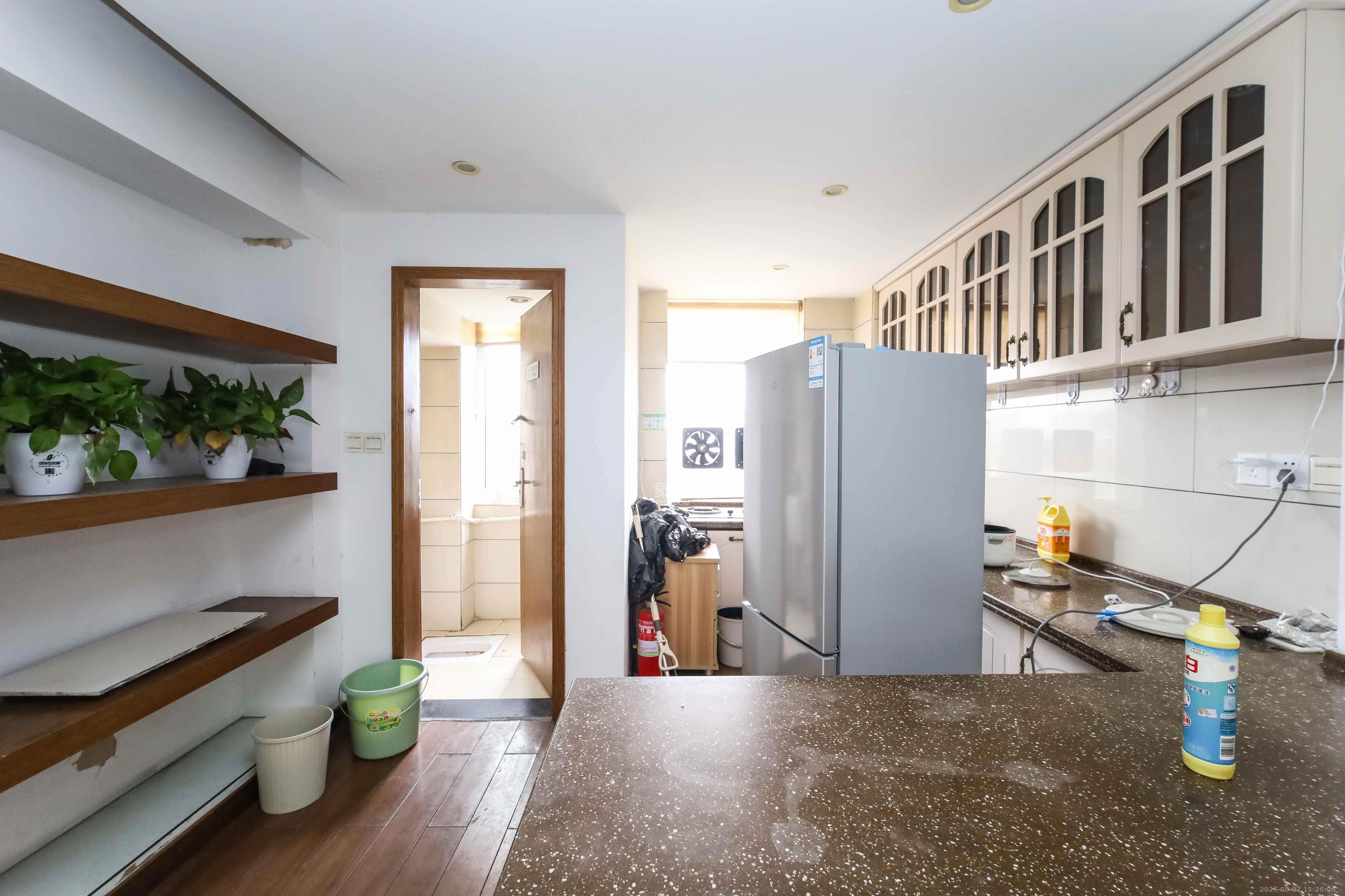 诺亚方舟大厦 4室2厅1卫 79.8万 诺亚方舟大厦 4室2厅1卫 79.8万厨房