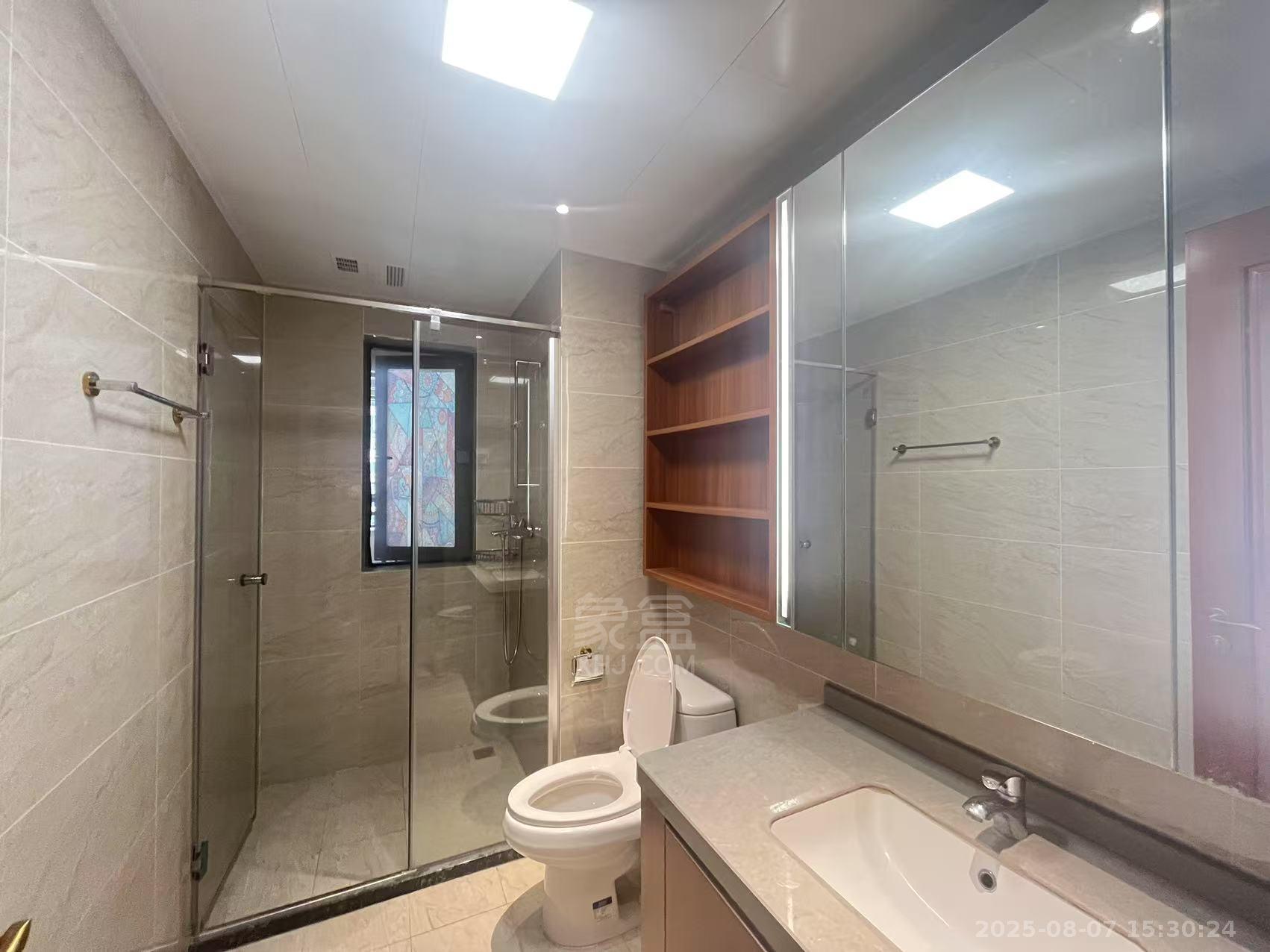 恒大华府  3室2厅2卫    2200.0元/月室内图