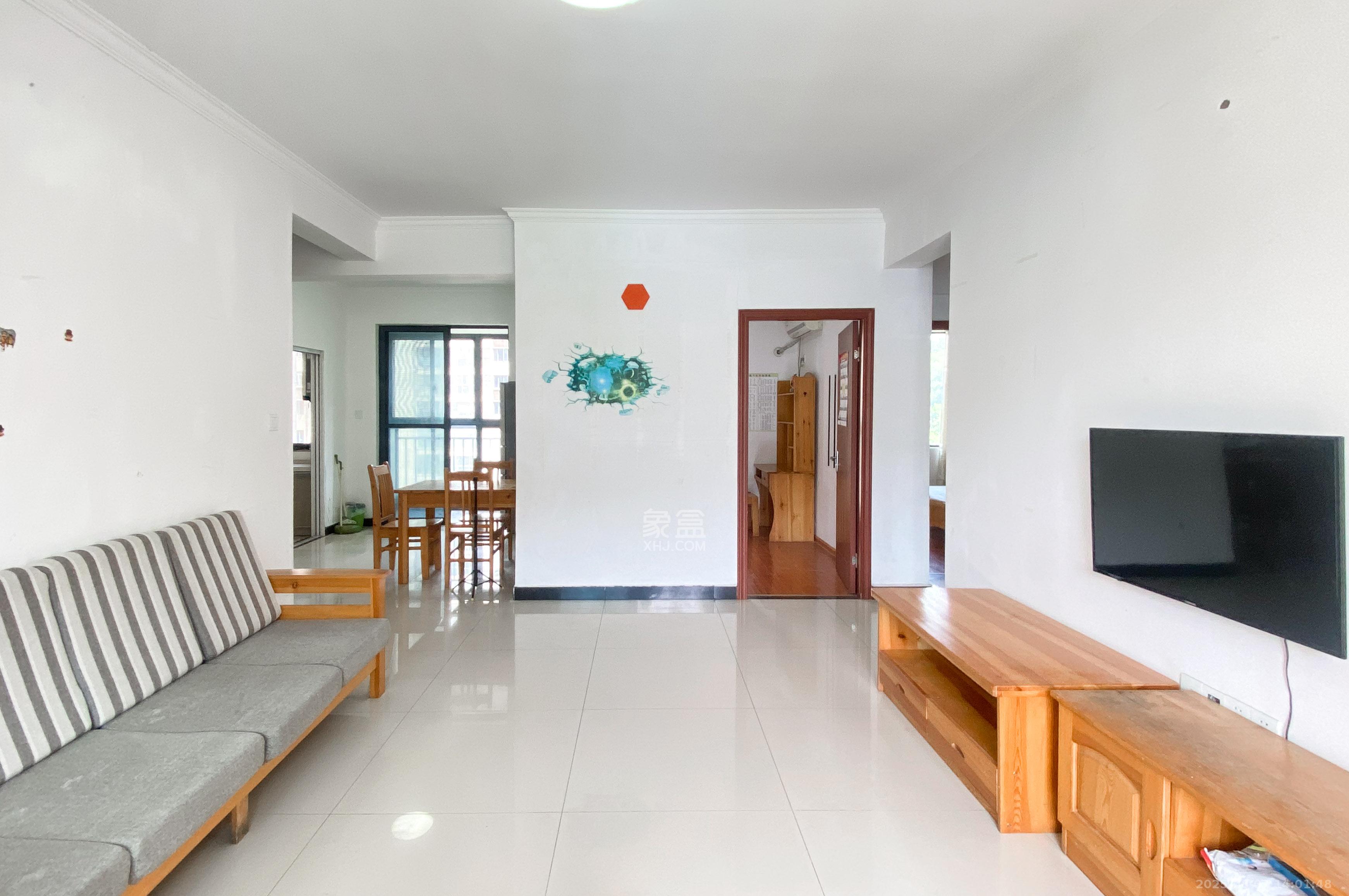 君康家园(梅溪湖七喜街) 3室2厅2卫 170.0万 君康家园(梅溪湖七喜街) 3室2厅2卫 170.0万客厅