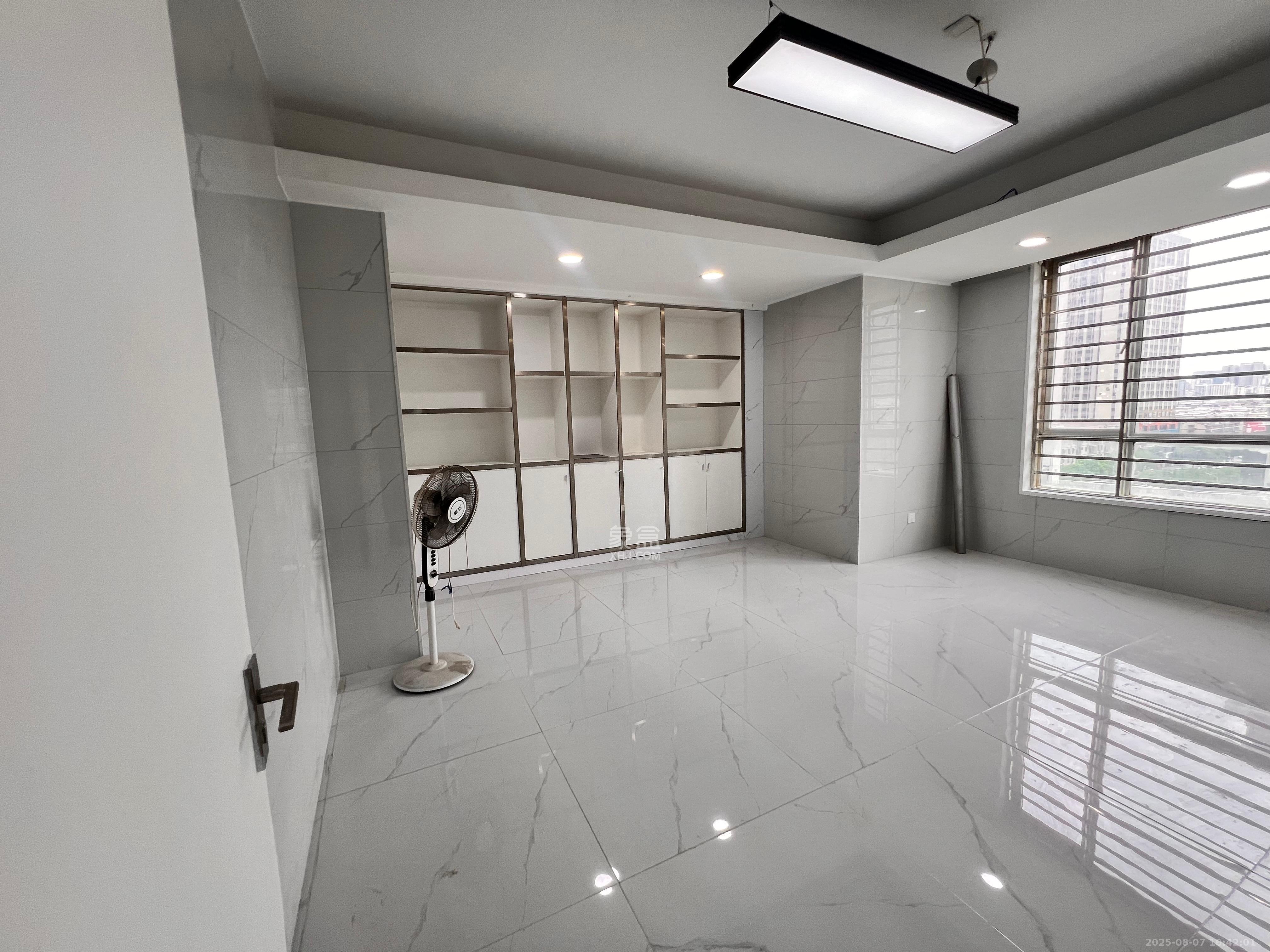 上河国际A座  6室2厅1卫    24000.0元/月室内图