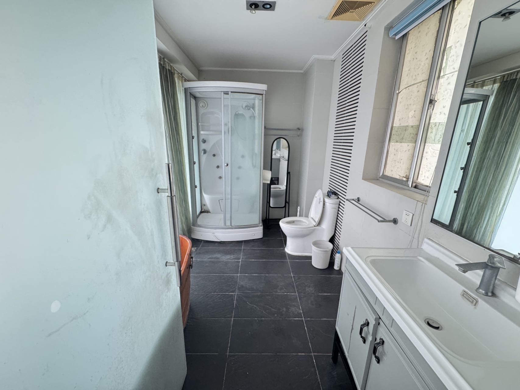 世贸雅苑 4室2厅1卫 8000.0元/月 世贸雅苑 4室2厅1卫 8000.0元/月室内图